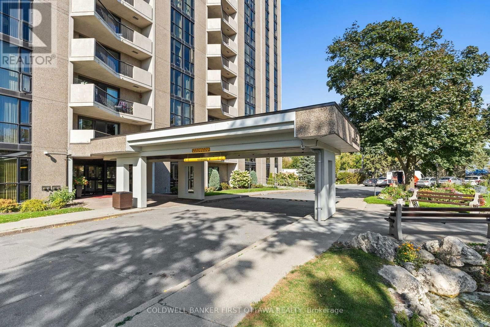 607 - 1025 RICHMOND ROAD Image 3