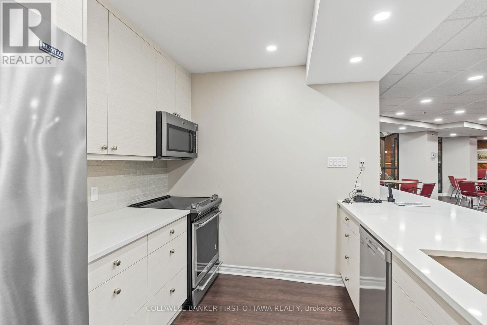 607 - 1025 RICHMOND ROAD Image 33