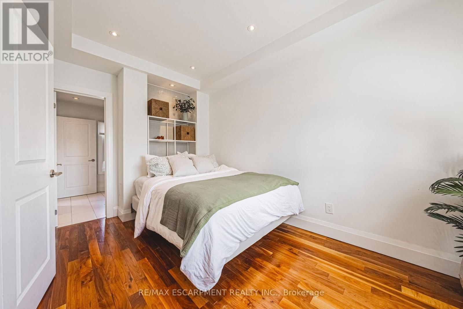 78 COLBOURNE STREET Image 21