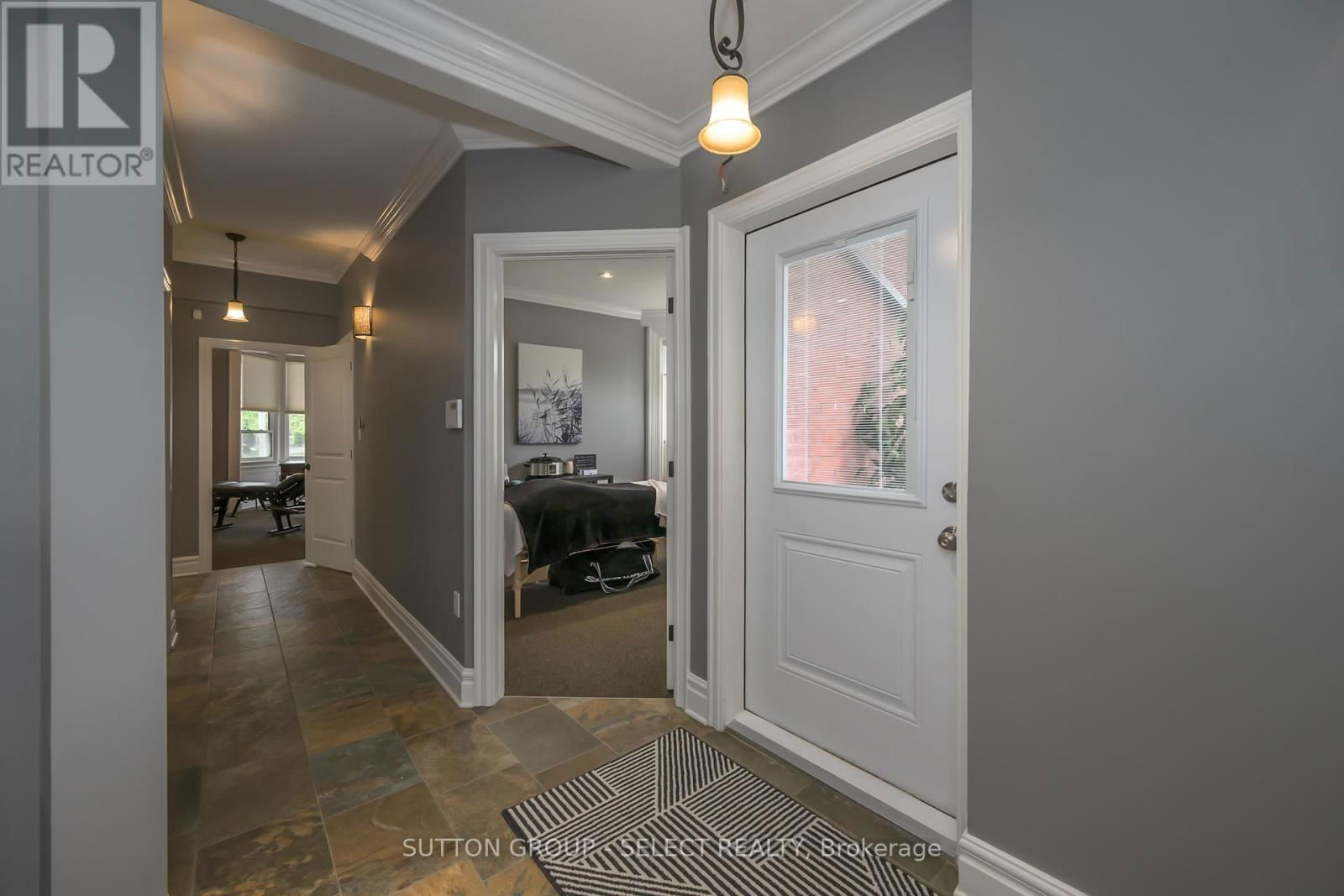 519 OXFORD STREET EAST Image 16