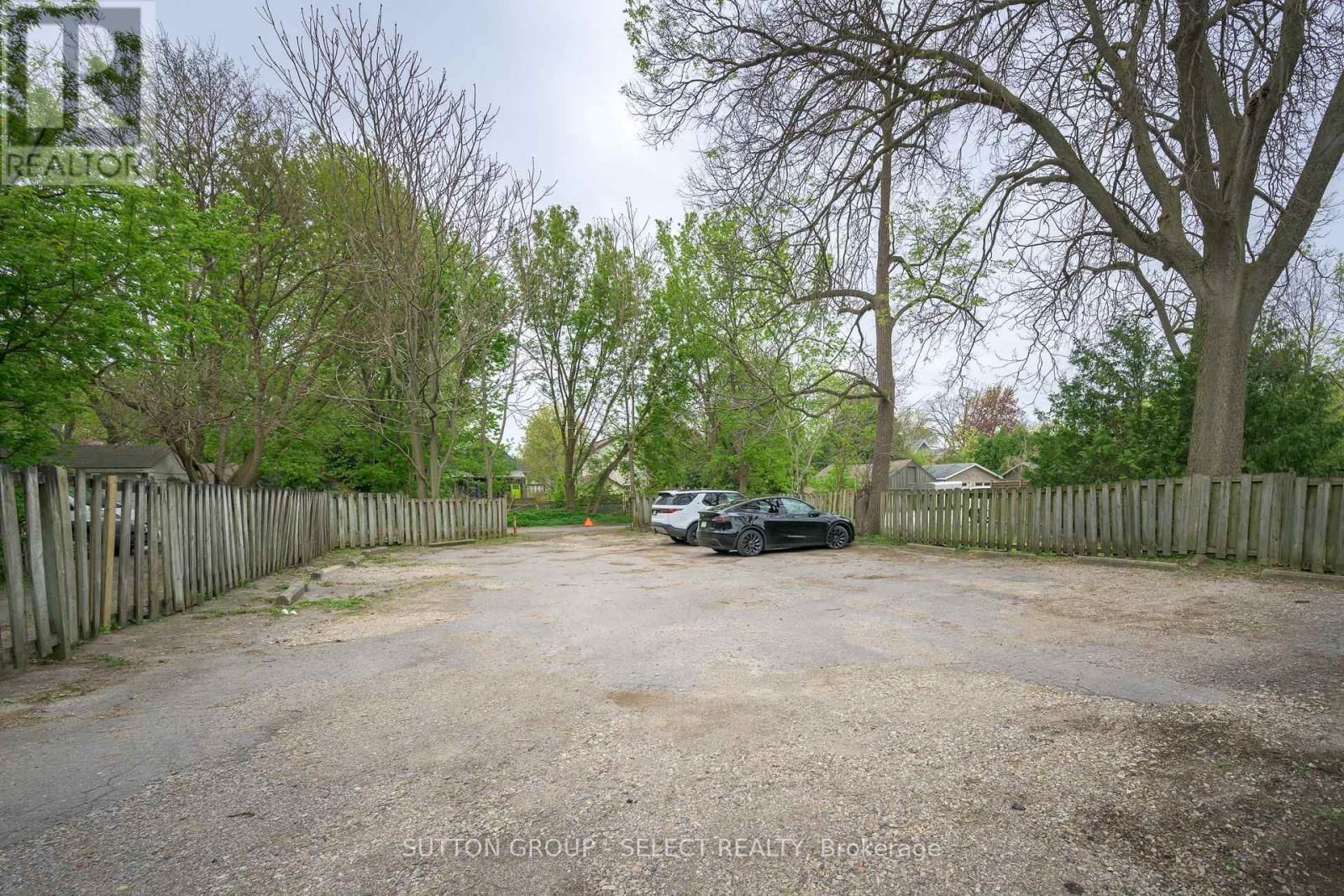 519 OXFORD STREET EAST Image 6