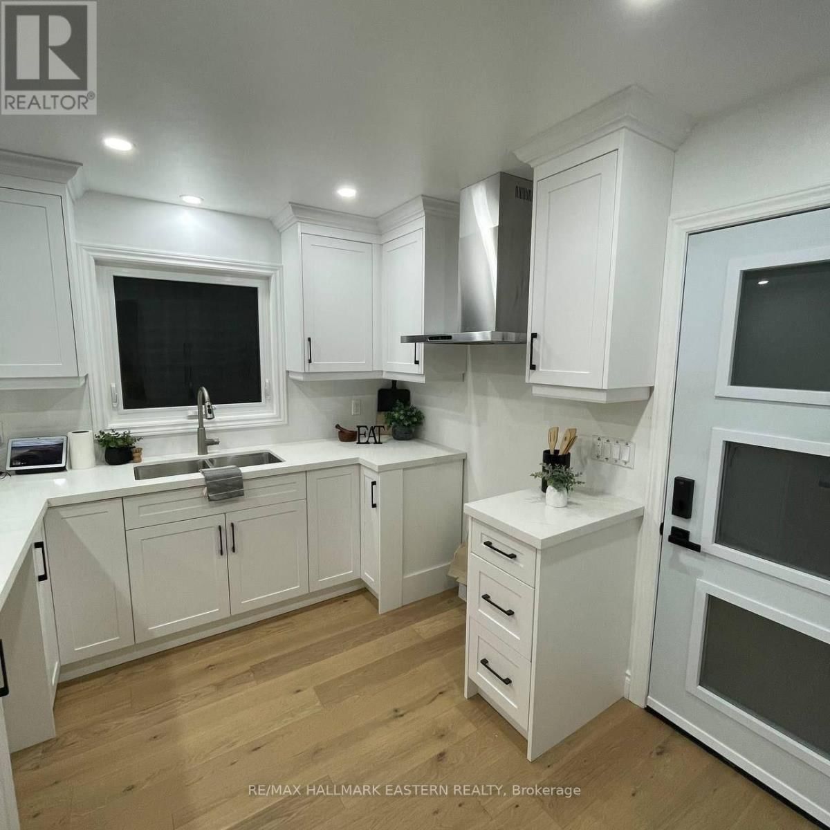 248 CROSBY DRIVE Image 11