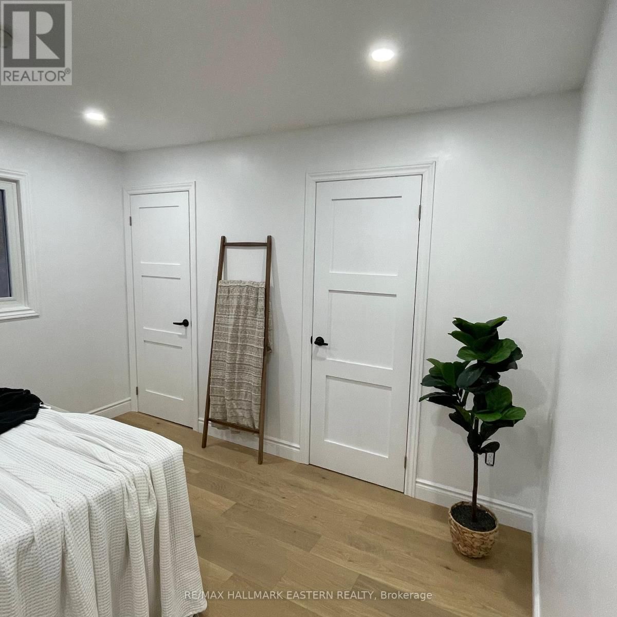 248 CROSBY DRIVE Image 17