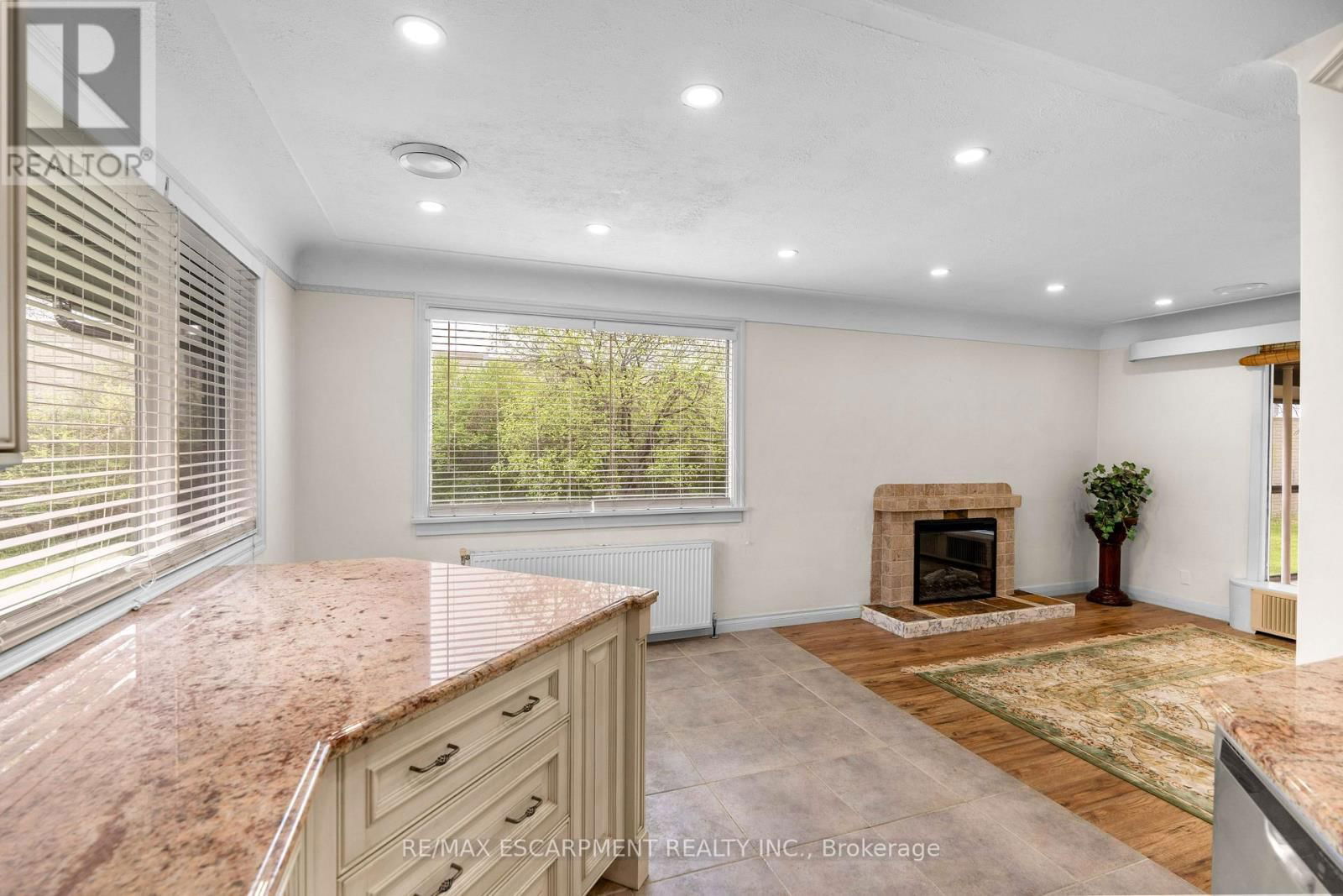 8 NORTHCLIFFE AVENUE Image 11