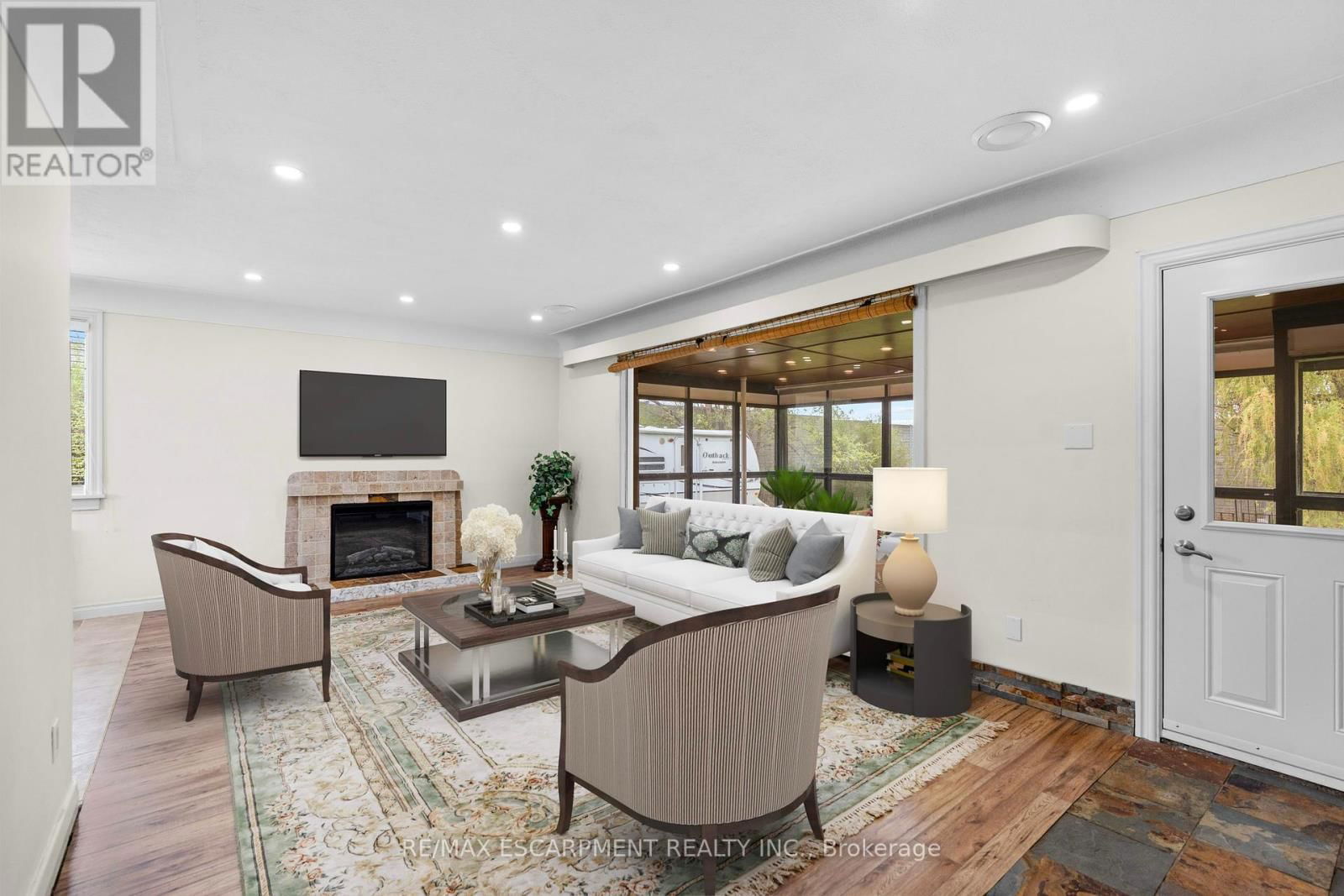 8 NORTHCLIFFE AVENUE Image 16