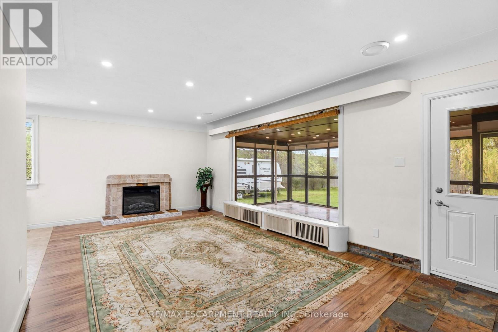 8 NORTHCLIFFE AVENUE Image 17