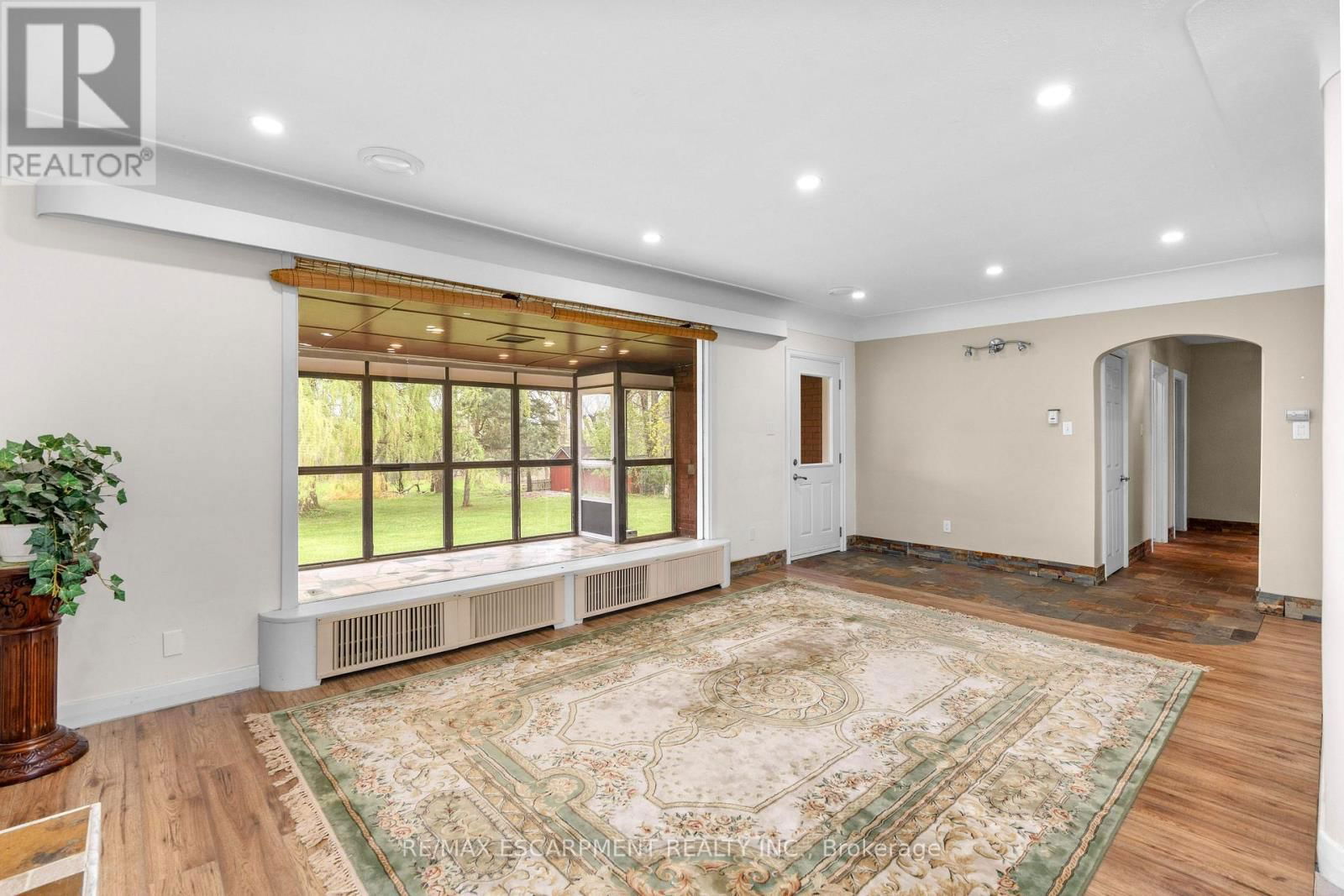 8 NORTHCLIFFE AVENUE Image 18