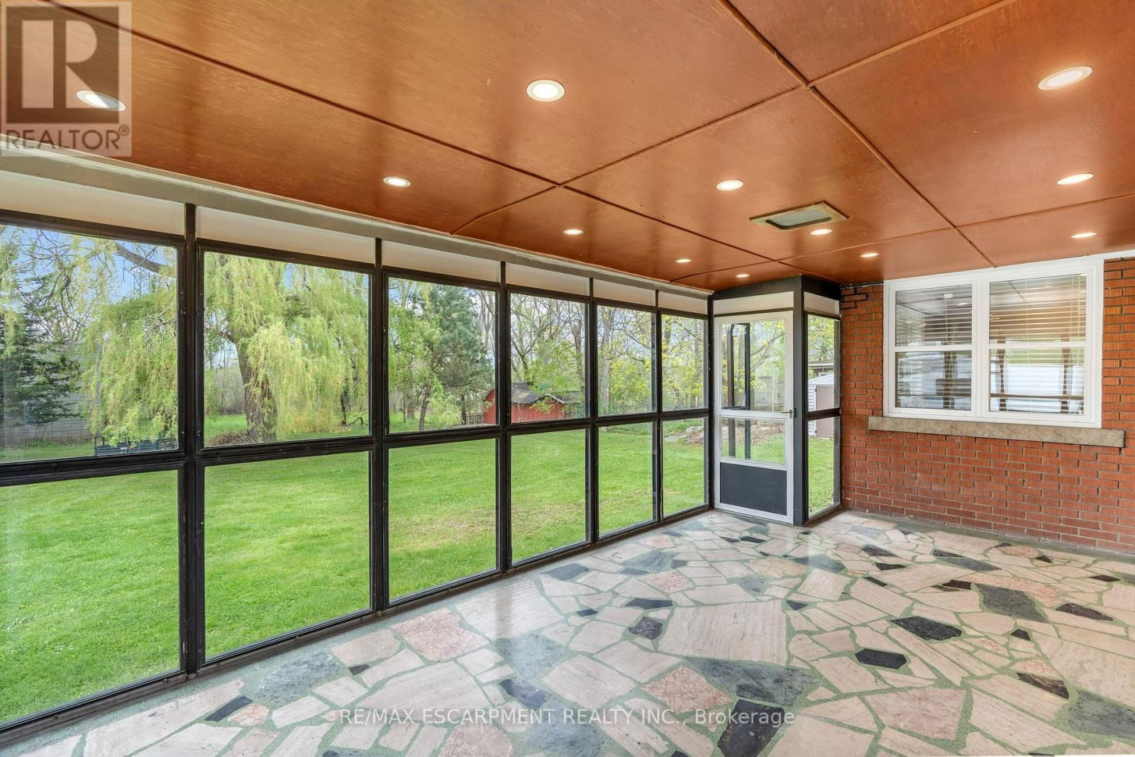 8 NORTHCLIFFE AVENUE Image 21