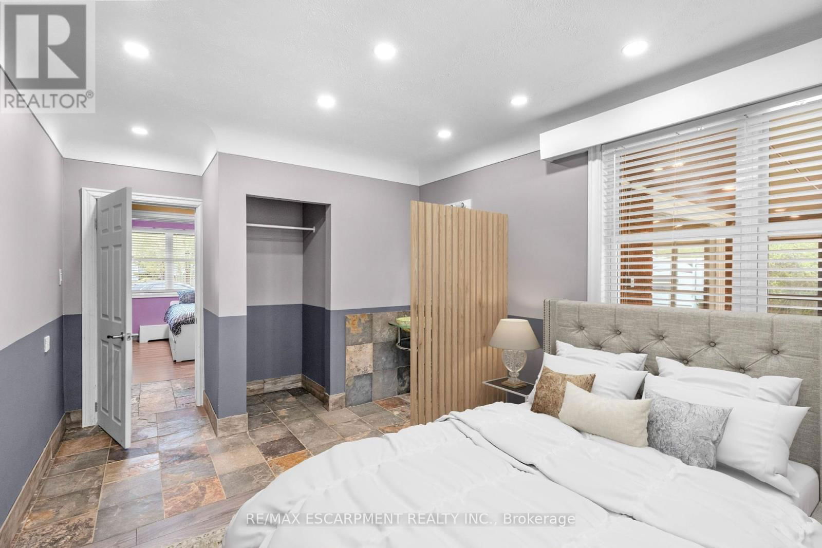 8 NORTHCLIFFE AVENUE Image 26