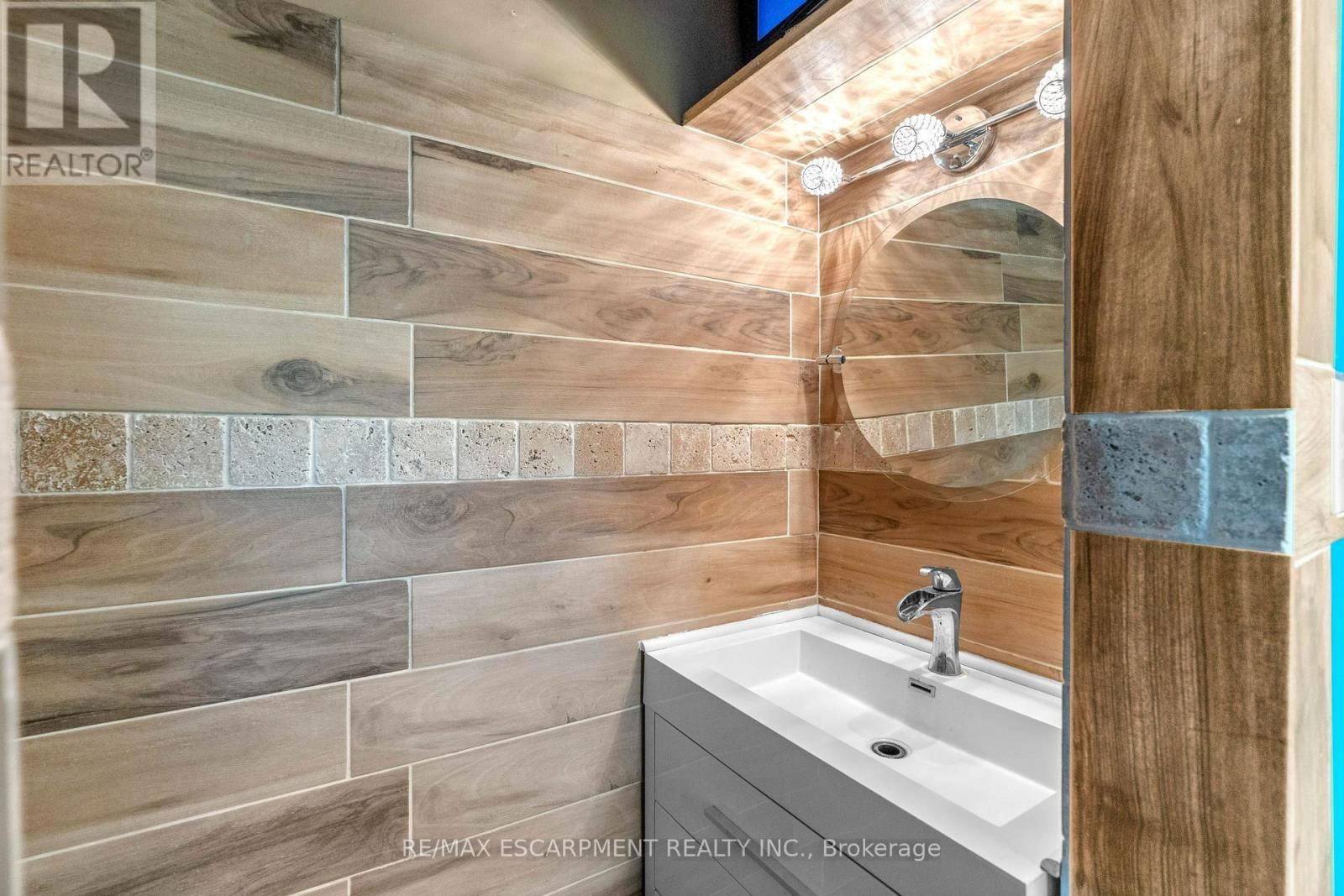 8 NORTHCLIFFE AVENUE Image 27