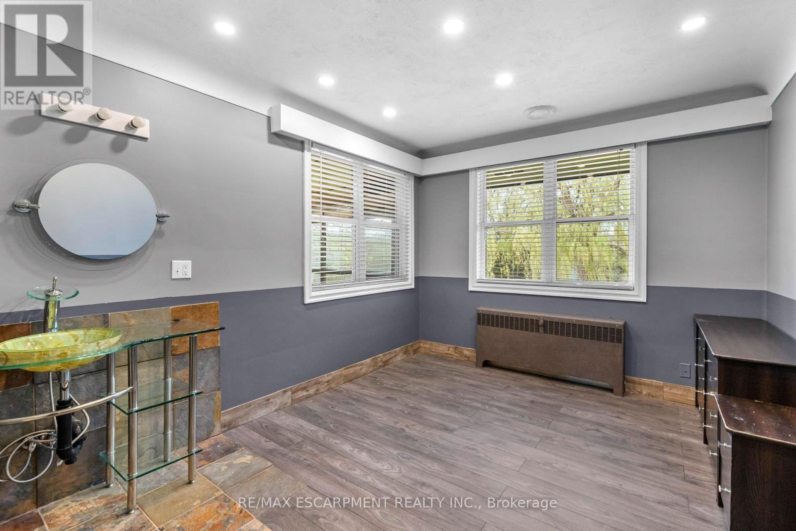 8 NORTHCLIFFE AVENUE Image 28