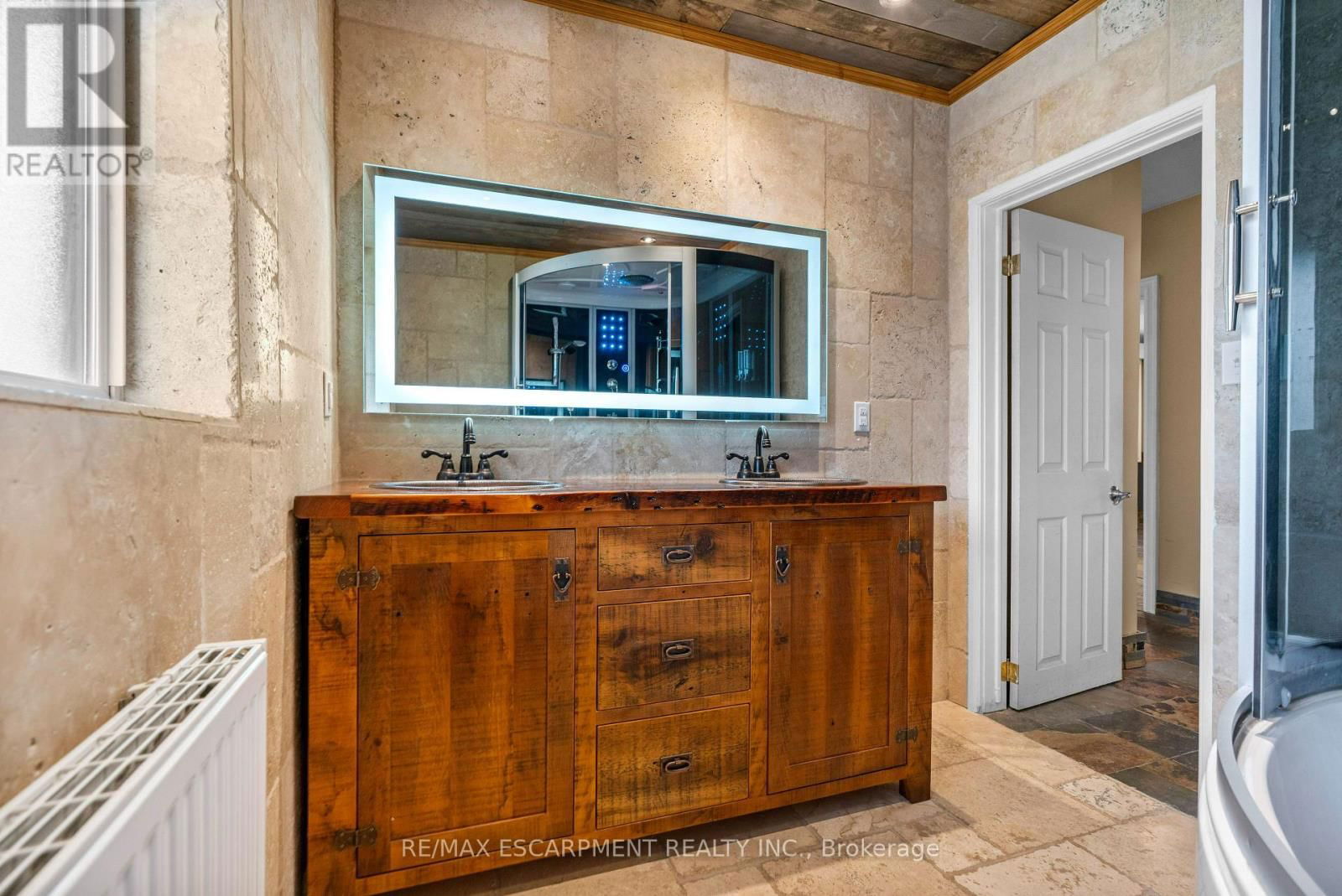 8 NORTHCLIFFE AVENUE Image 31