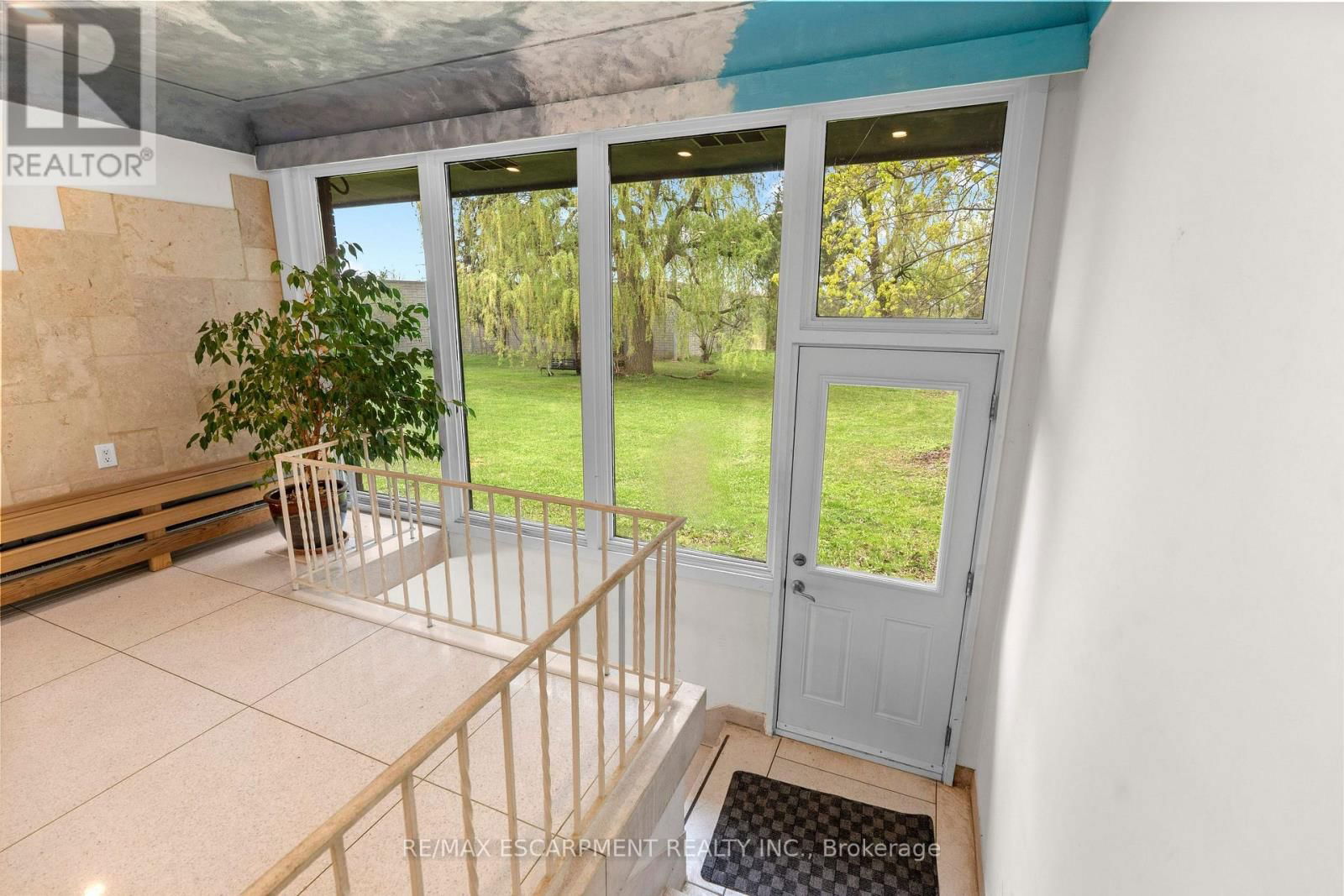8 NORTHCLIFFE AVENUE Image 34