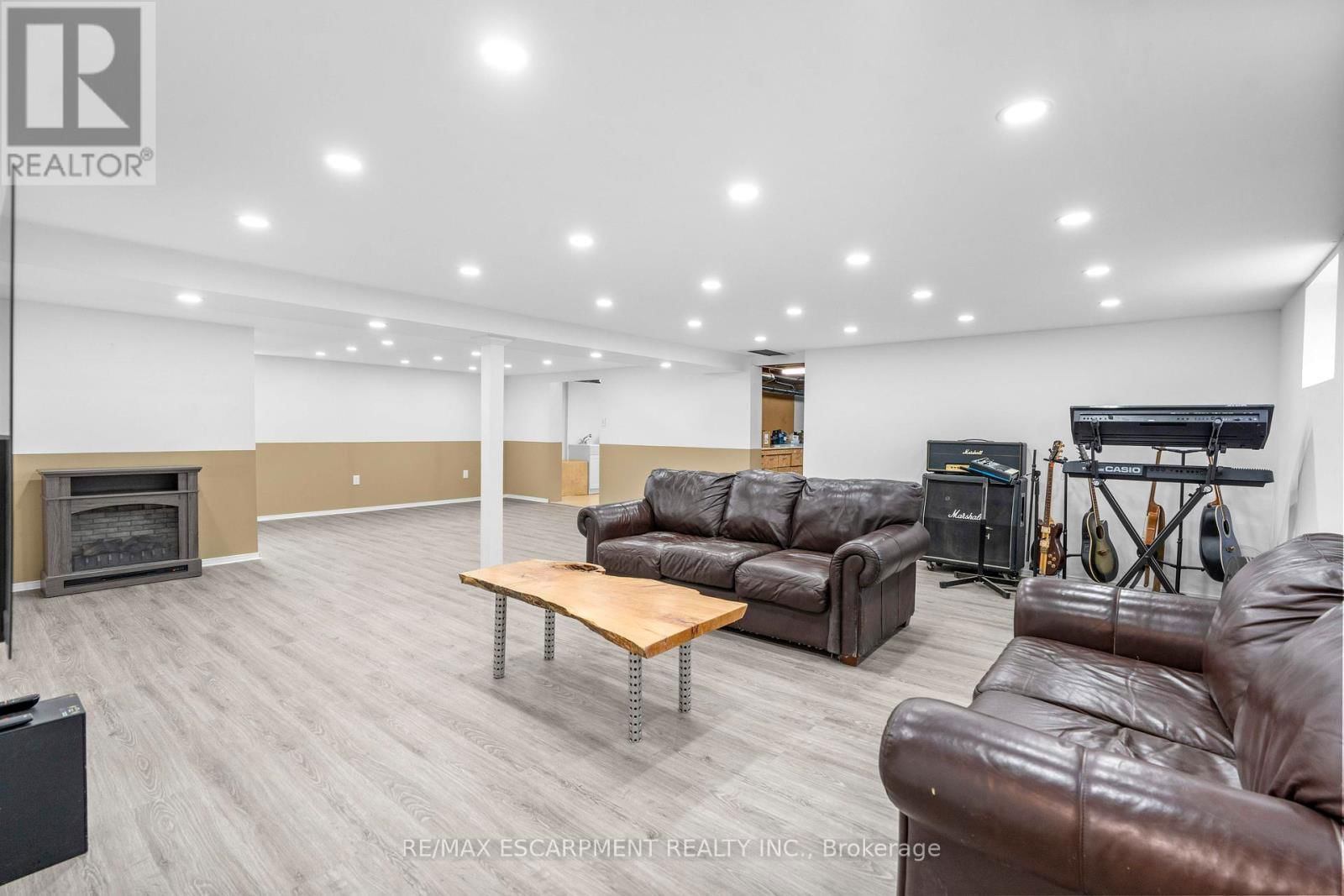 8 NORTHCLIFFE AVENUE Image 36