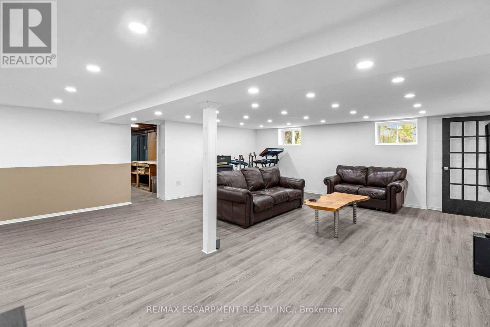 8 NORTHCLIFFE AVENUE Image 38