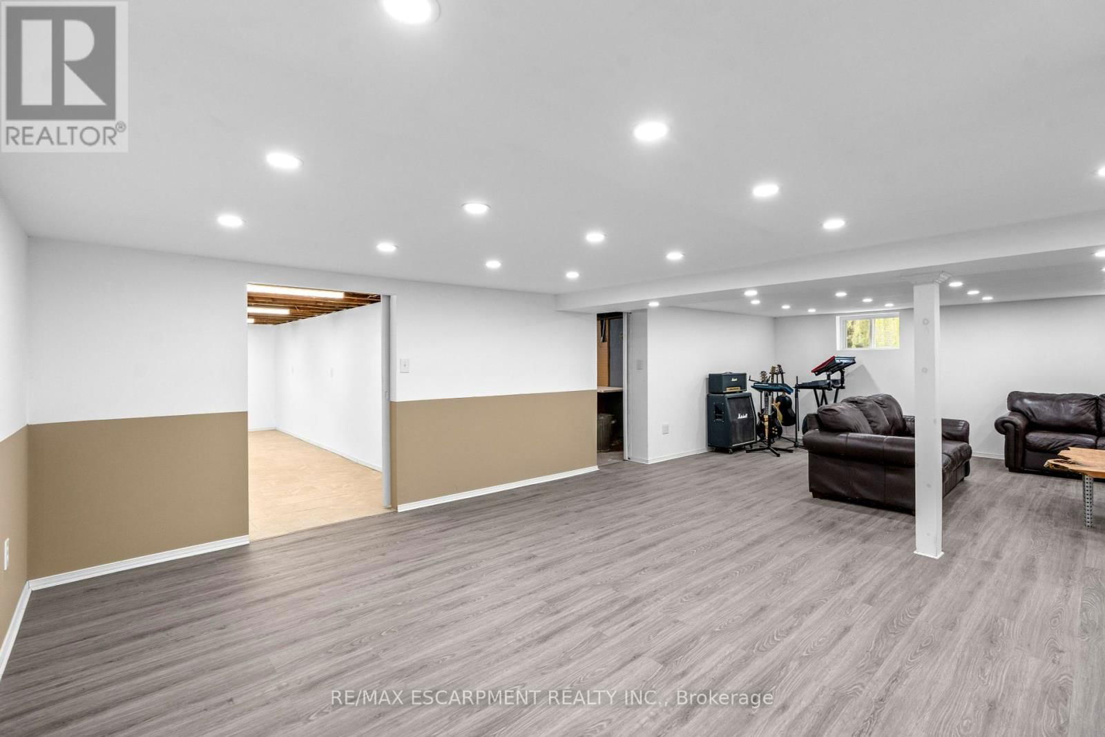 8 NORTHCLIFFE AVENUE Image 41