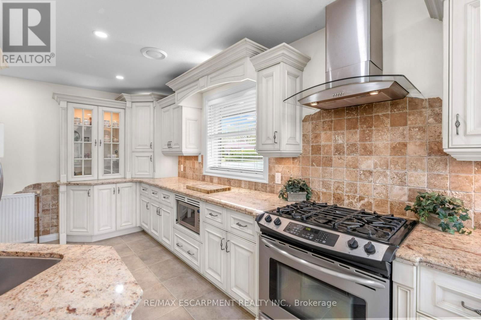 8 NORTHCLIFFE AVENUE Image 9