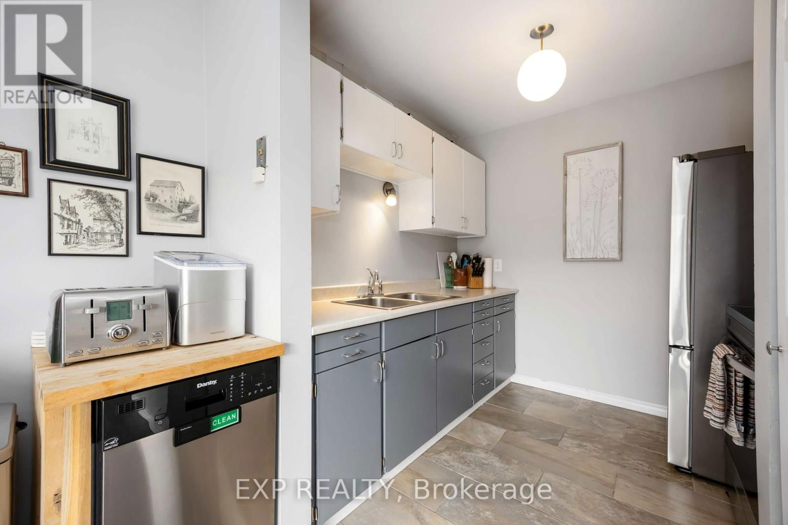 6 - 847 ROSS AVENUE Image 10