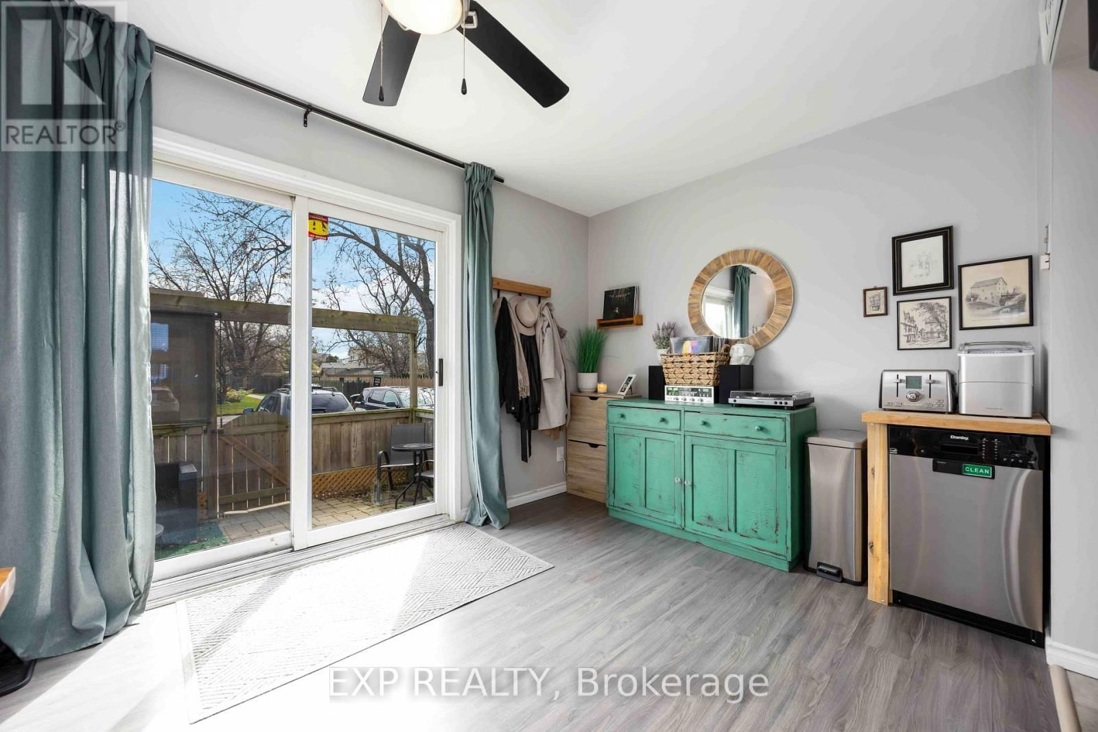 6 - 847 ROSS AVENUE Image 15