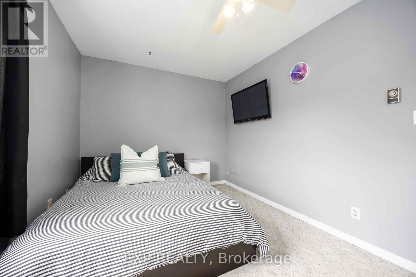 6 - 847 ROSS AVENUE Image 18