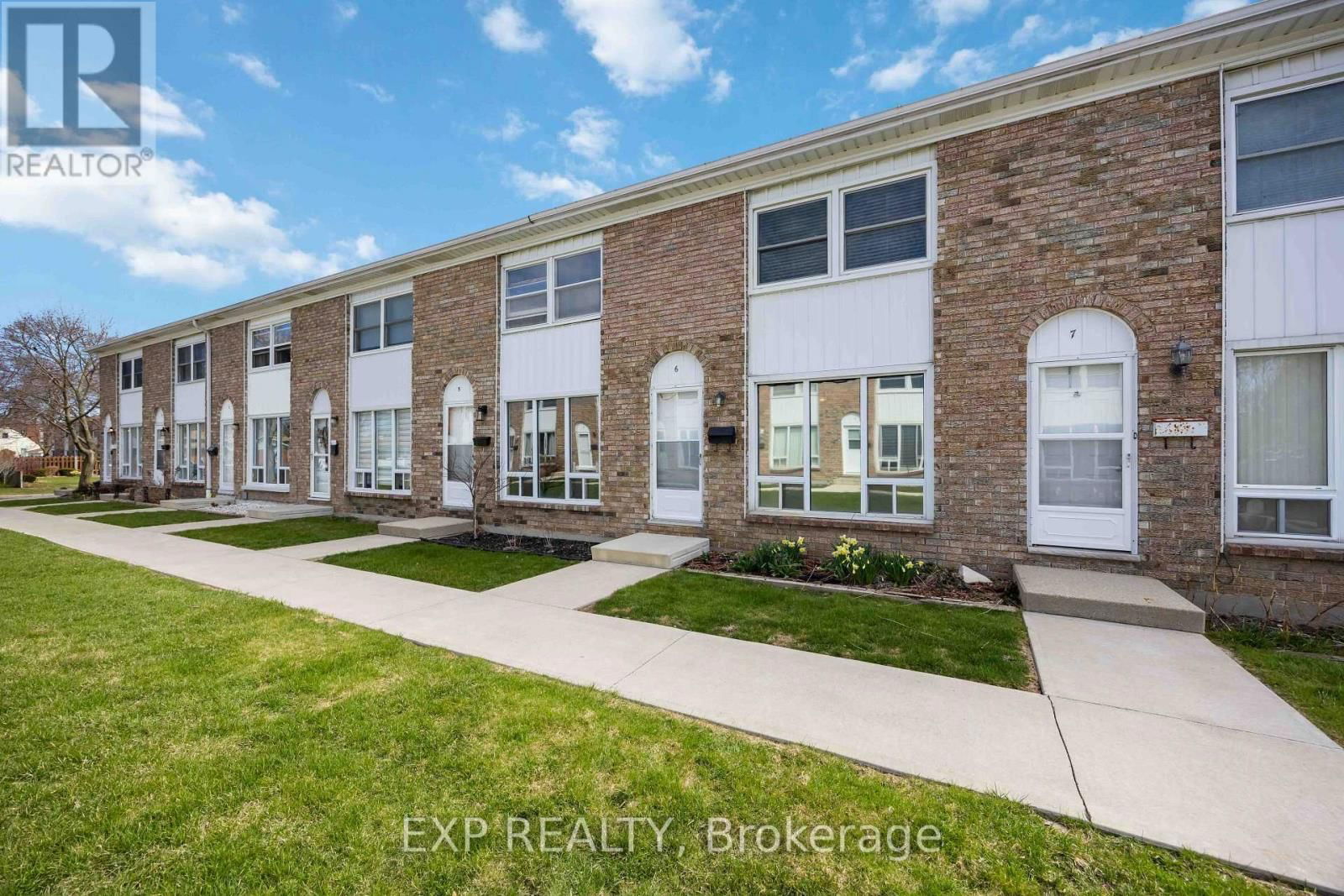 6 - 847 ROSS AVENUE Image 2