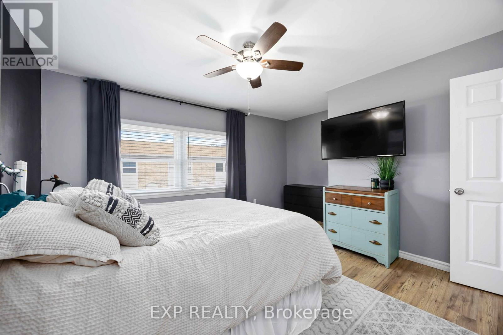 6 - 847 ROSS AVENUE Image 22
