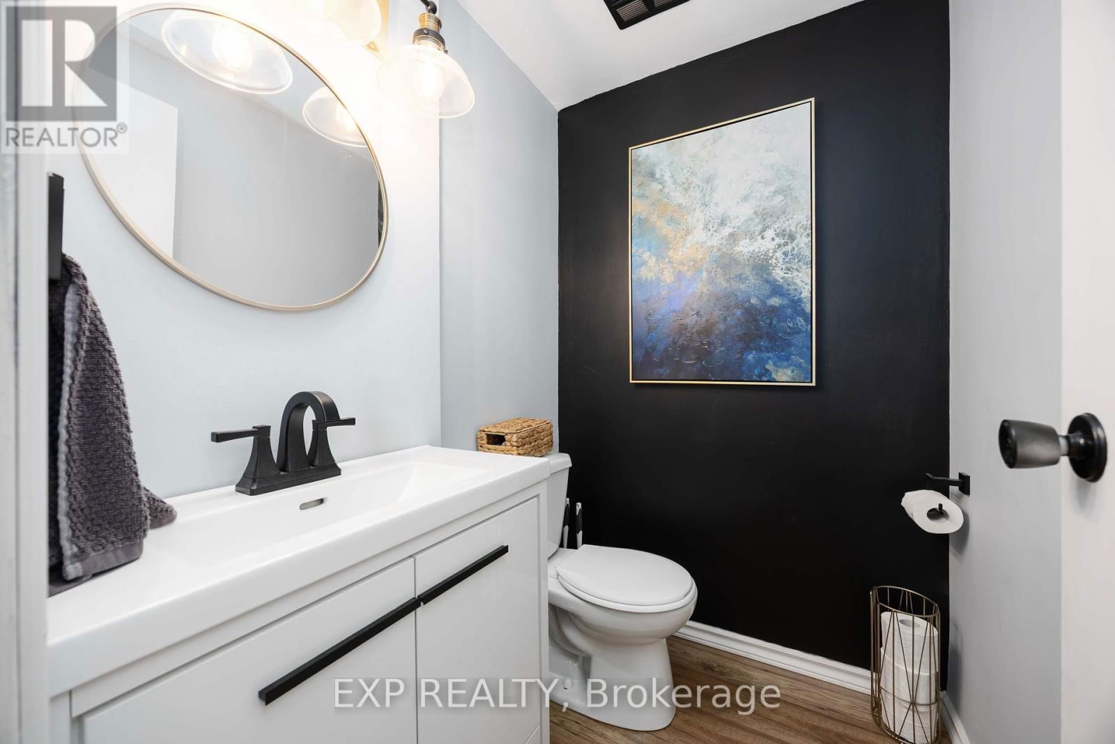 6 - 847 ROSS AVENUE Image 29