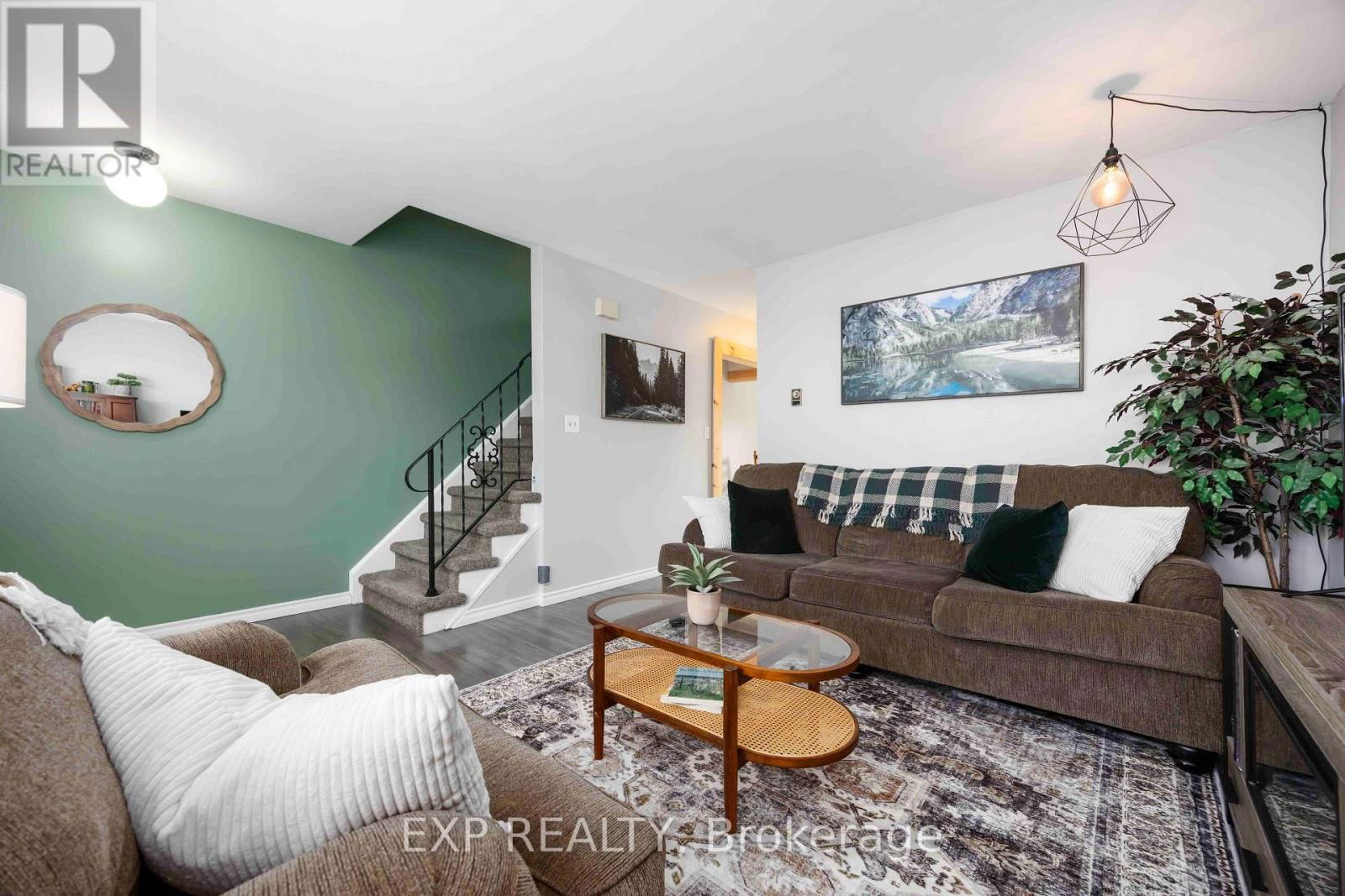 6 - 847 ROSS AVENUE Image 5