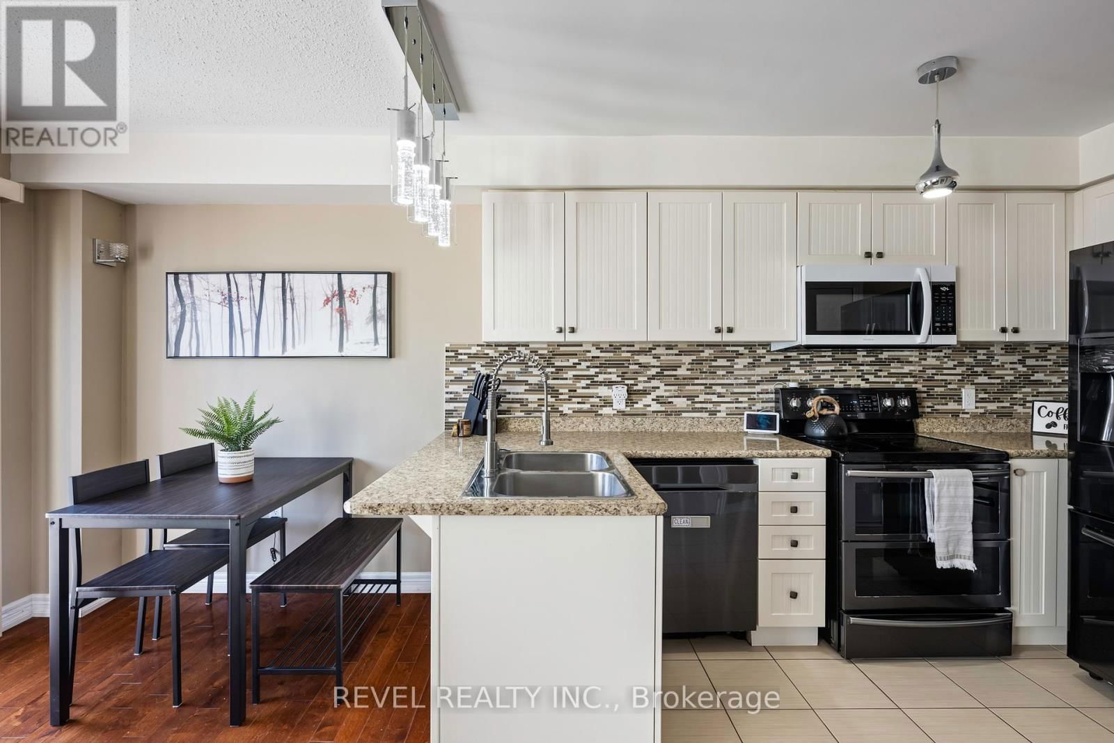 915 COOK CRESCENT Image 10