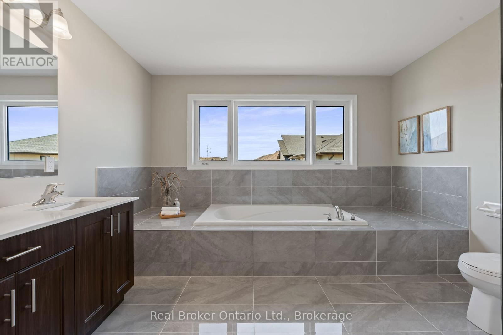 18 VENTURE WAY Image 14