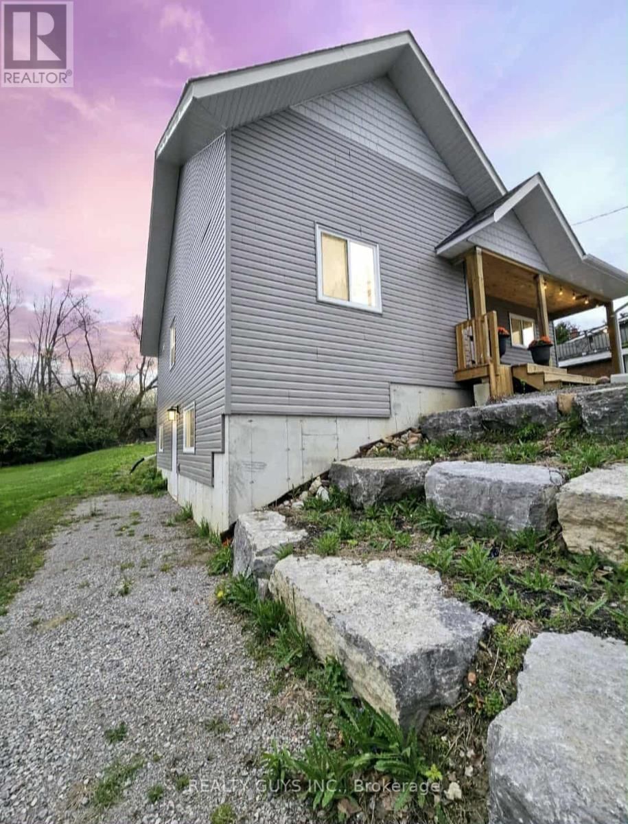 909 FAIRBAIRN STREET Image 2
