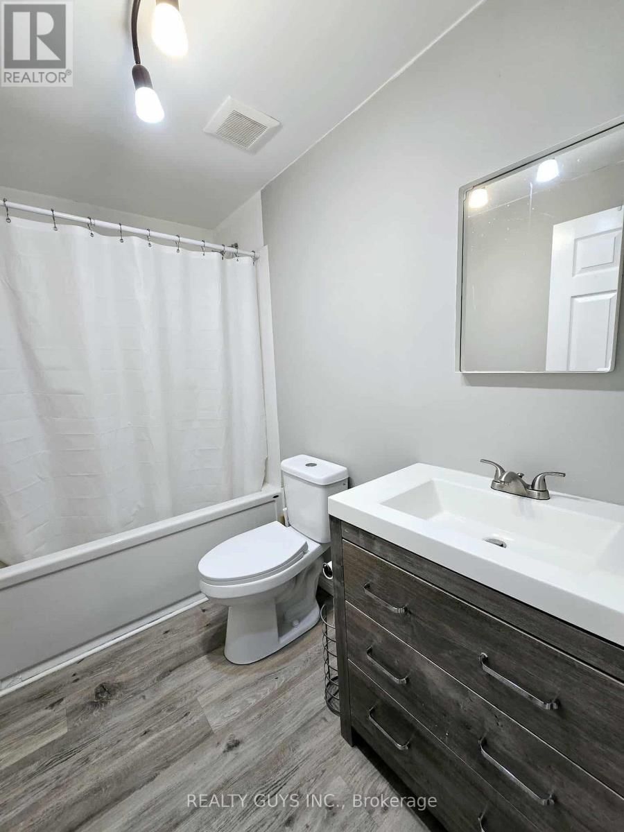 909 FAIRBAIRN STREET Image 23