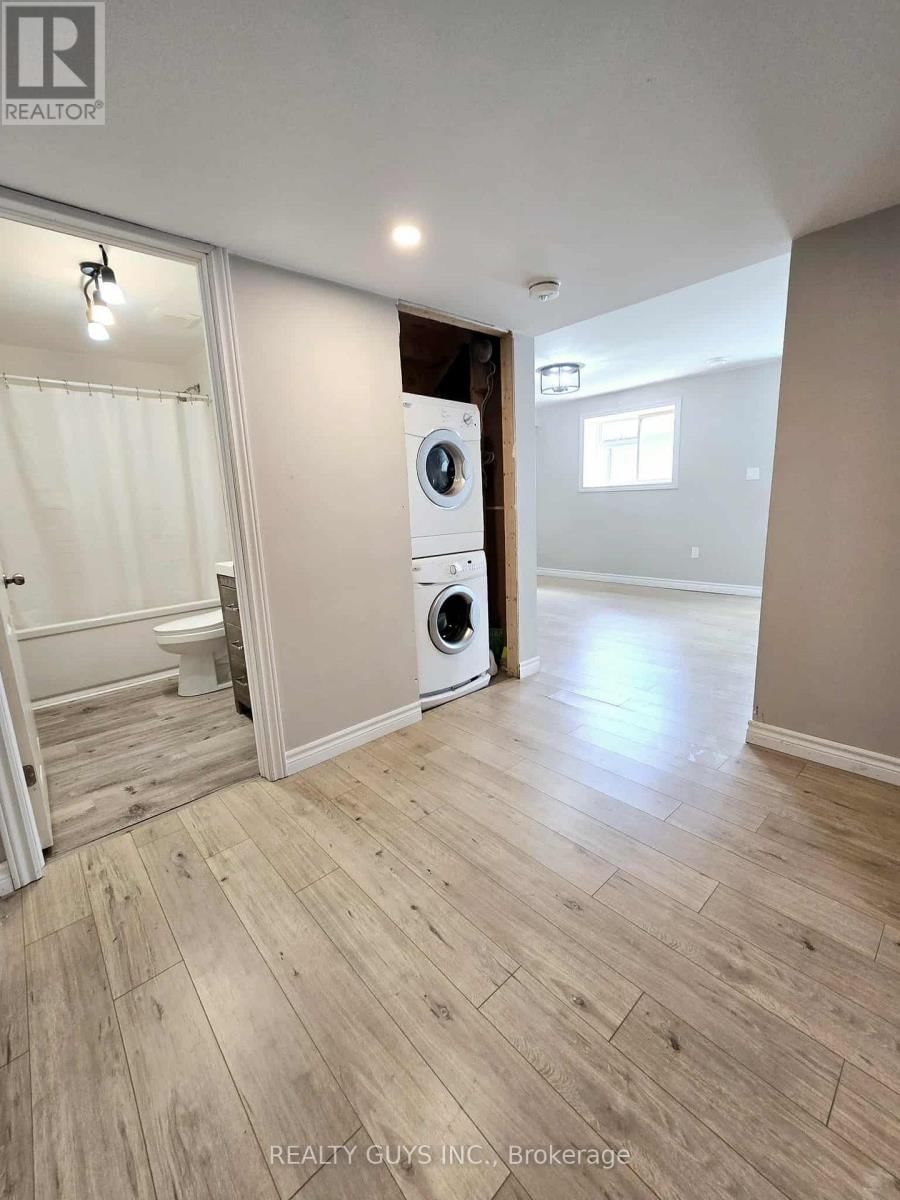 909 FAIRBAIRN STREET Image 24