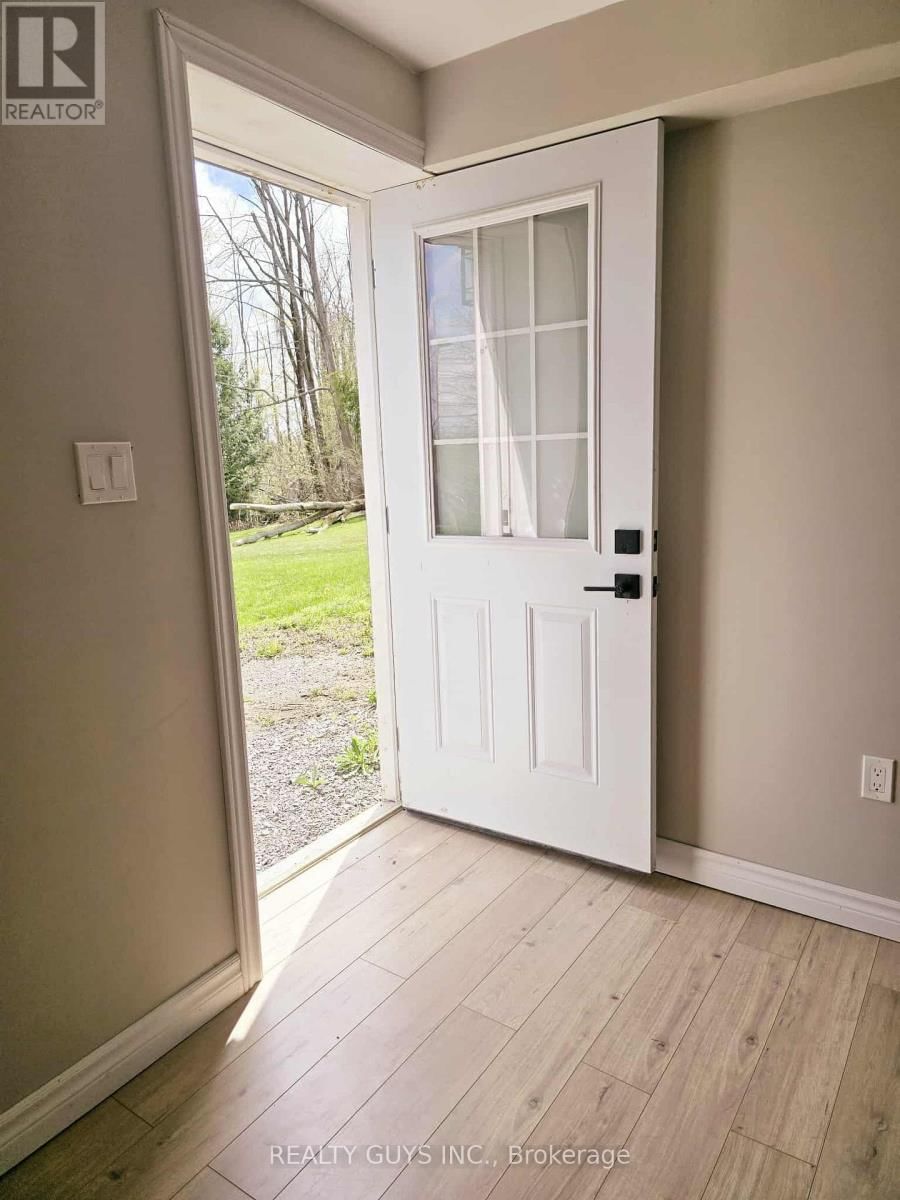 909 FAIRBAIRN STREET Image 25