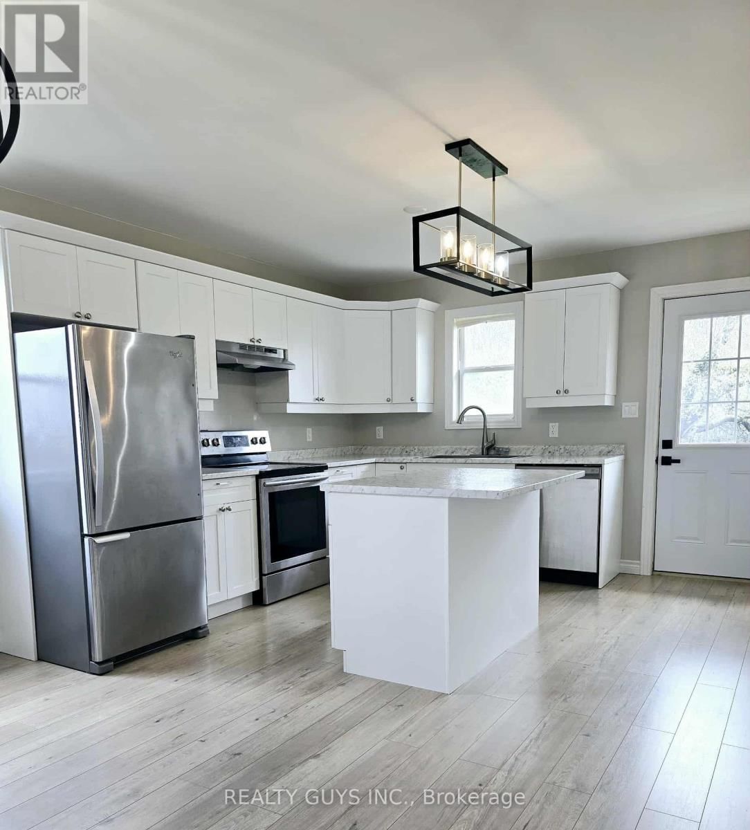 909 FAIRBAIRN STREET Image 7