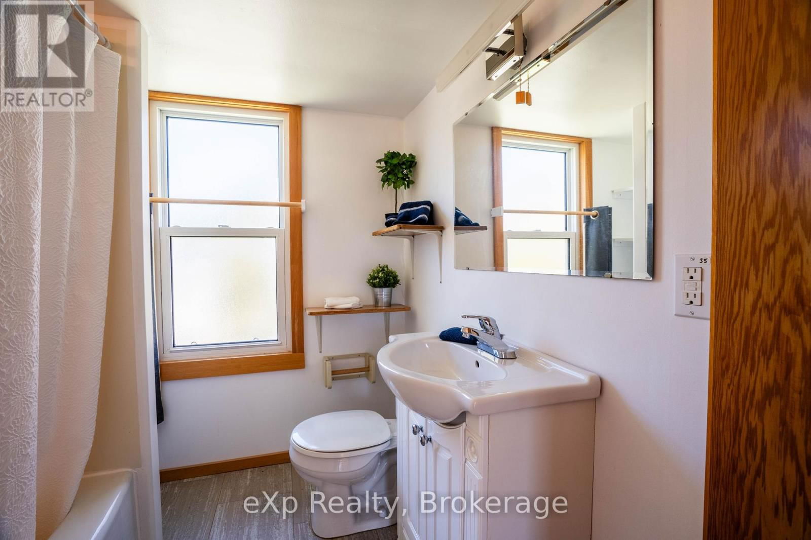 4 ALEXANDER STREET Image 17
