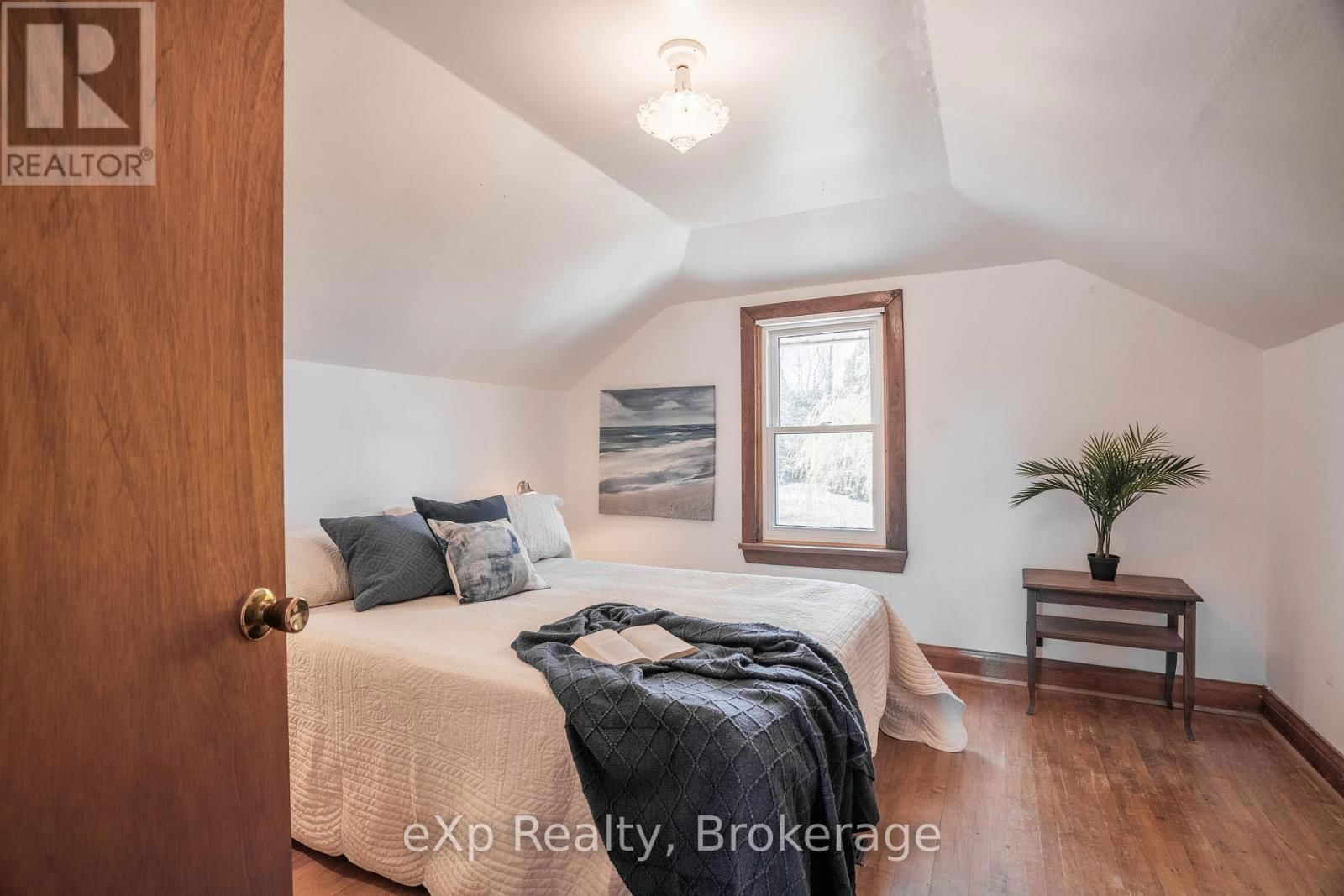 4 ALEXANDER STREET Image 18