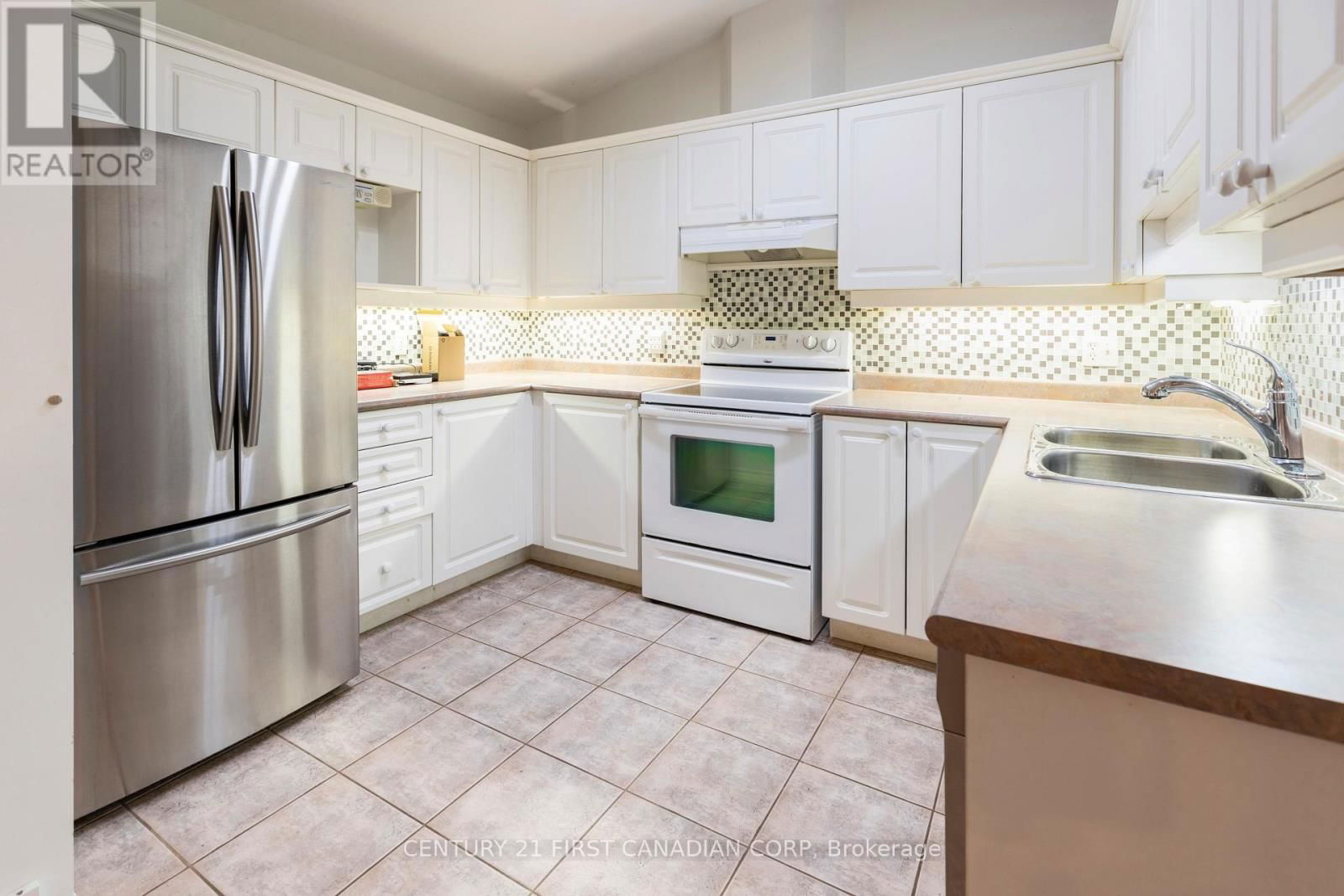10 - 1241 BEAVERBROOK AVENUE Image 14