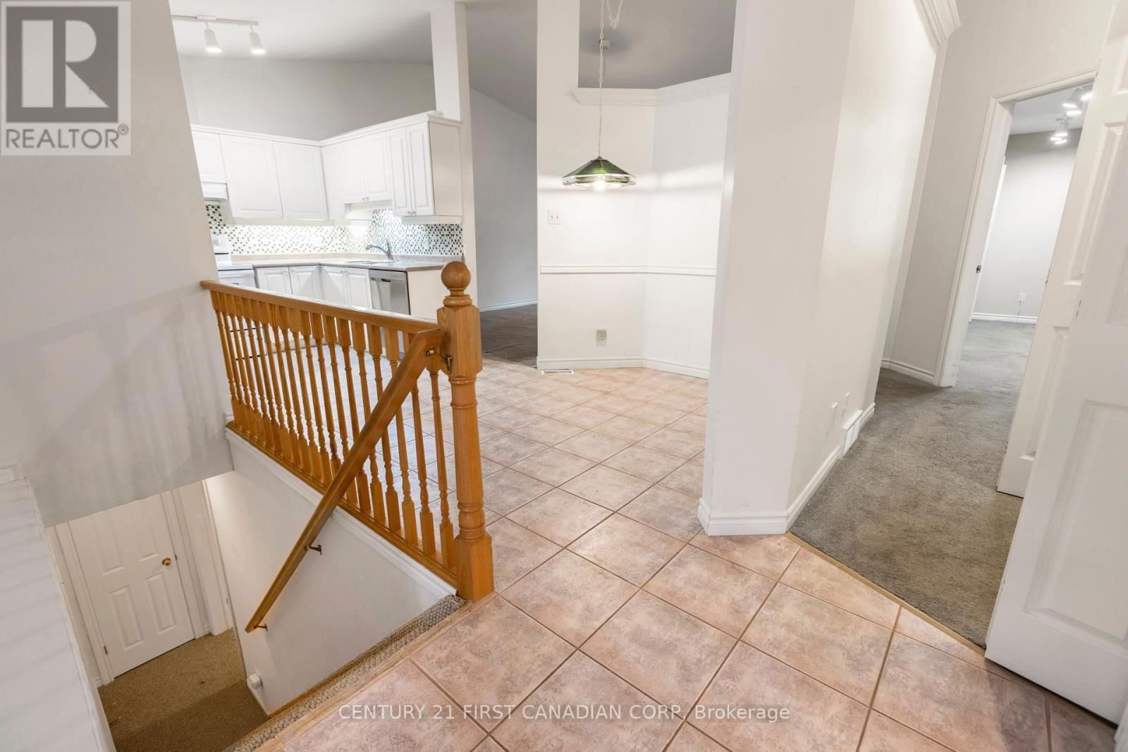 10 - 1241 BEAVERBROOK AVENUE Image 16