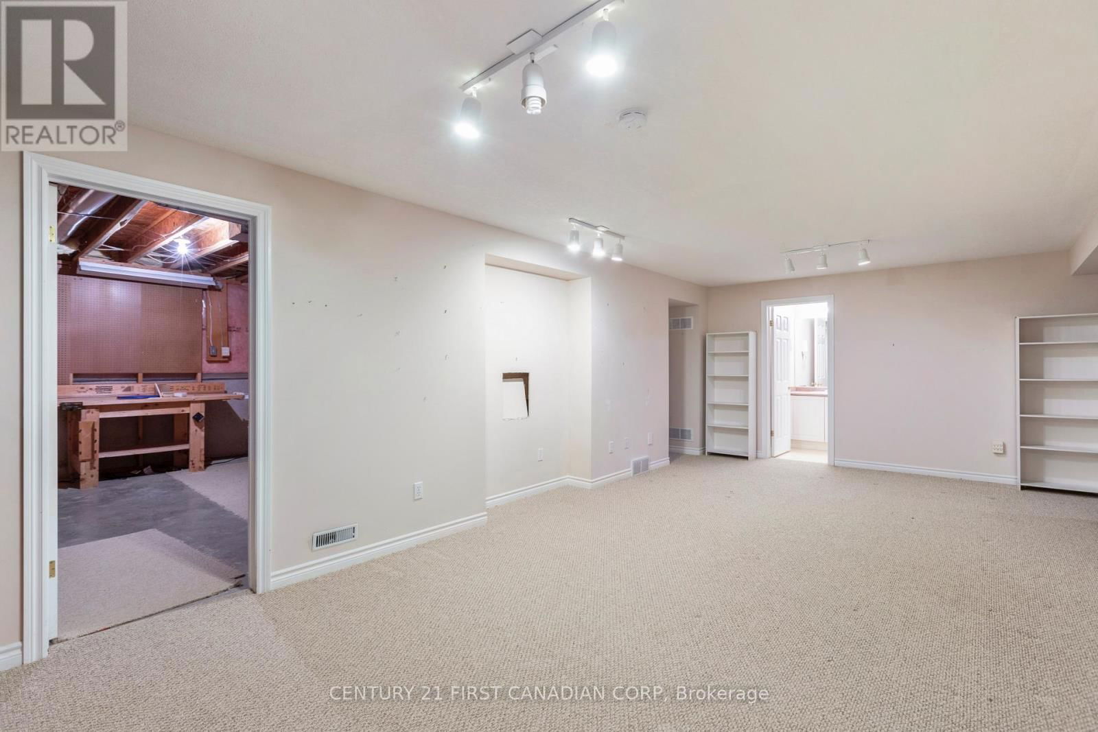 10 - 1241 BEAVERBROOK AVENUE Image 17
