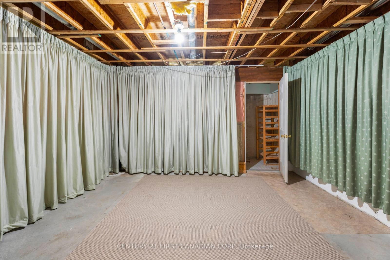 10 - 1241 BEAVERBROOK AVENUE Image 22