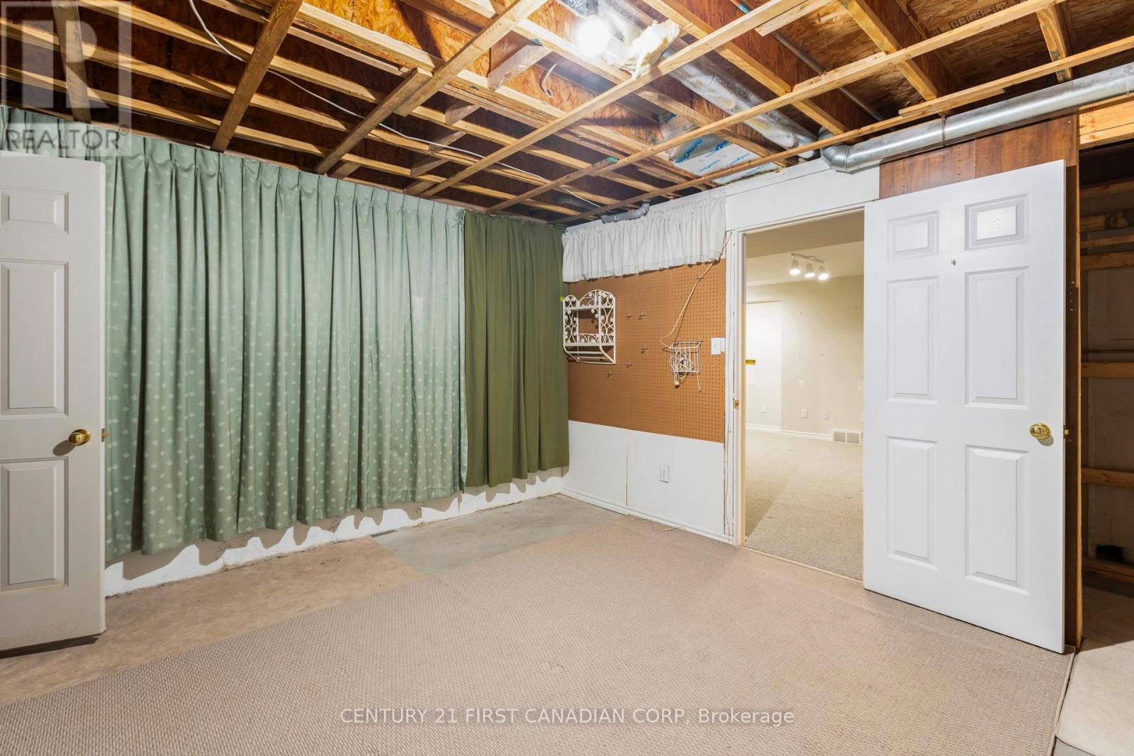 10 - 1241 BEAVERBROOK AVENUE Image 23