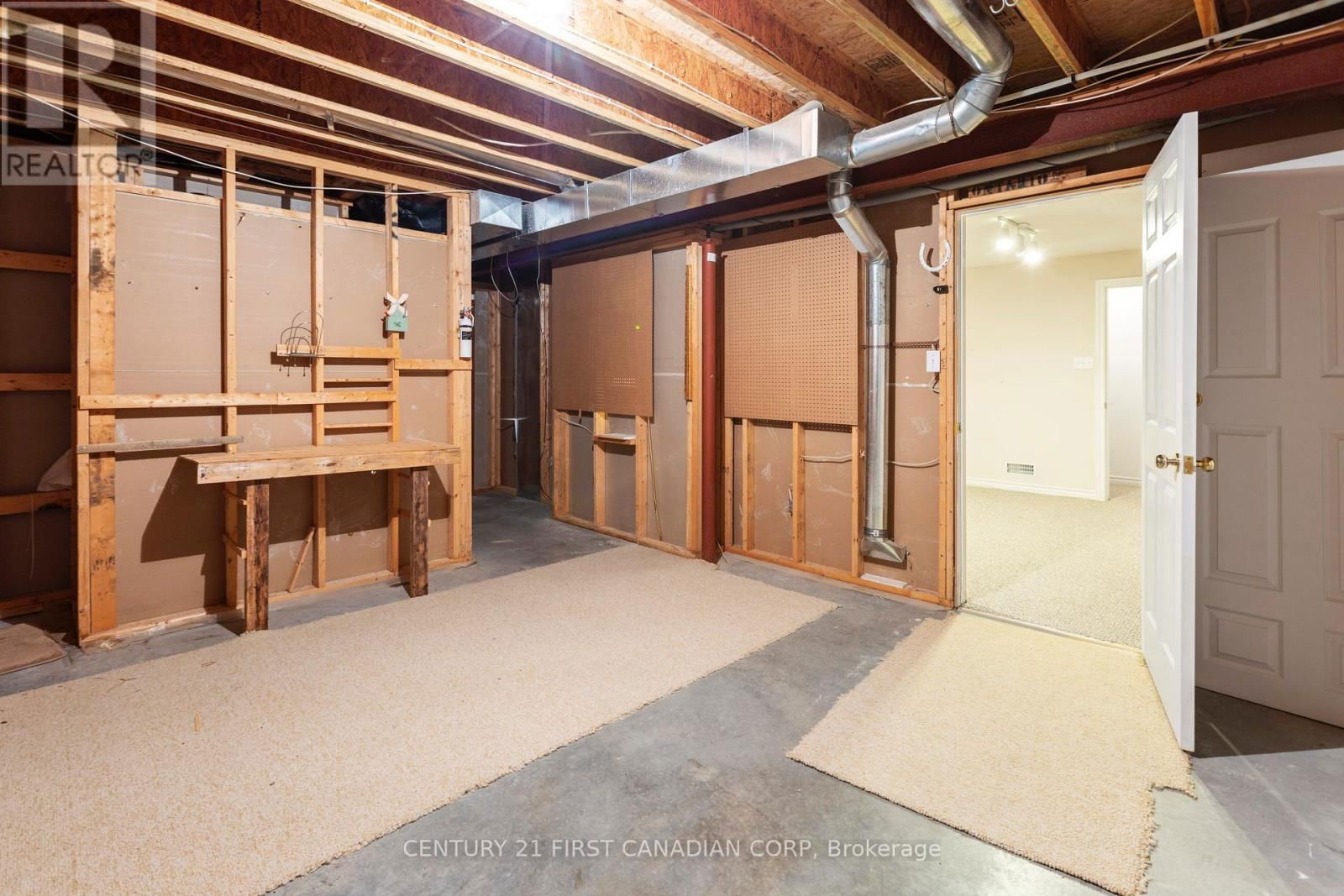 10 - 1241 BEAVERBROOK AVENUE Image 25