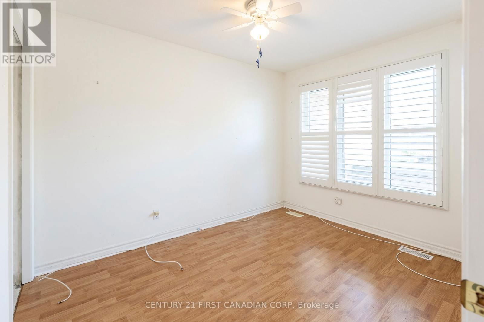 10 - 1241 BEAVERBROOK AVENUE Image 8