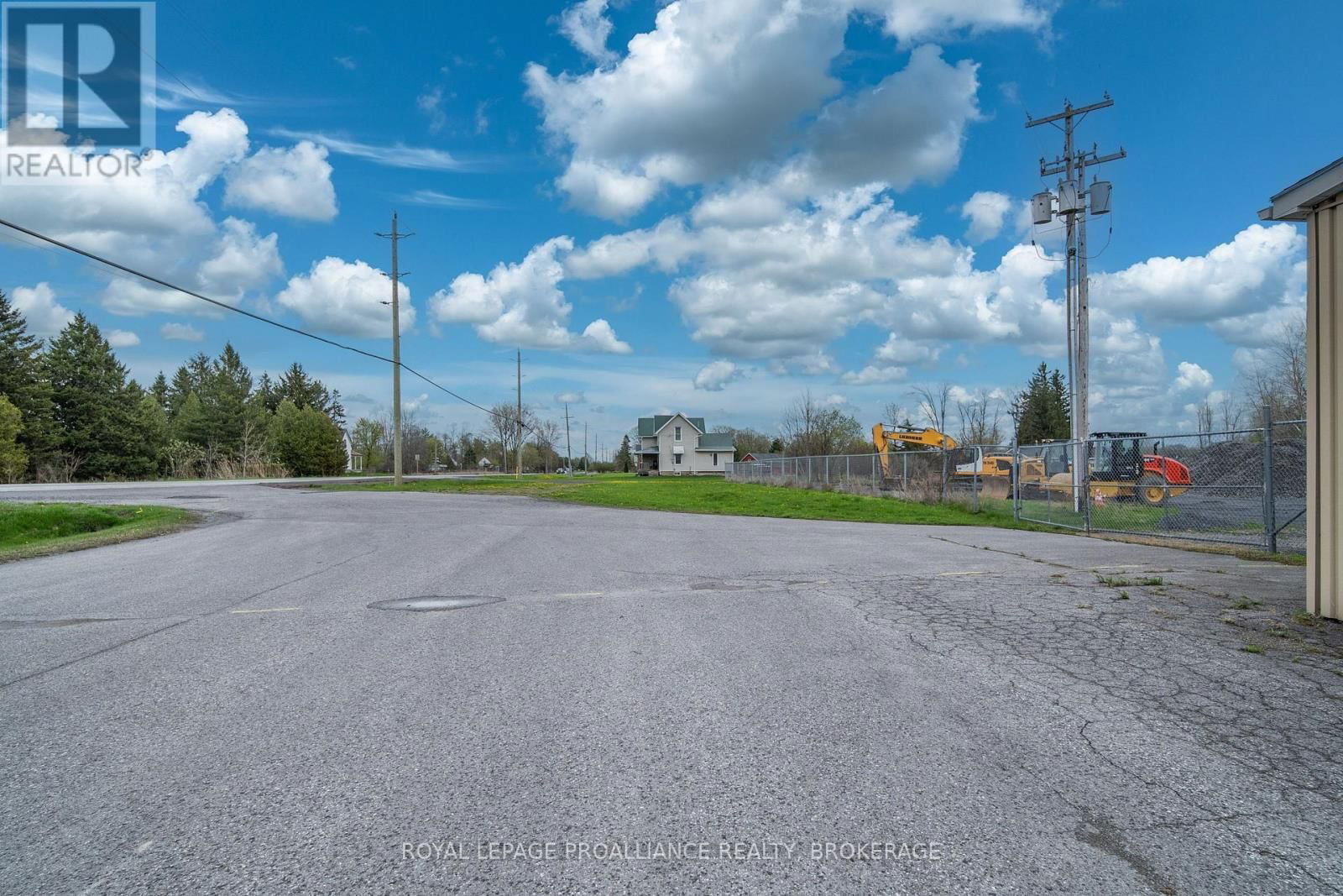 8188 HIGHWAY 2 Image 19