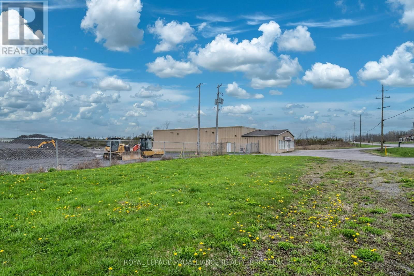 8188 HIGHWAY 2 Image 20