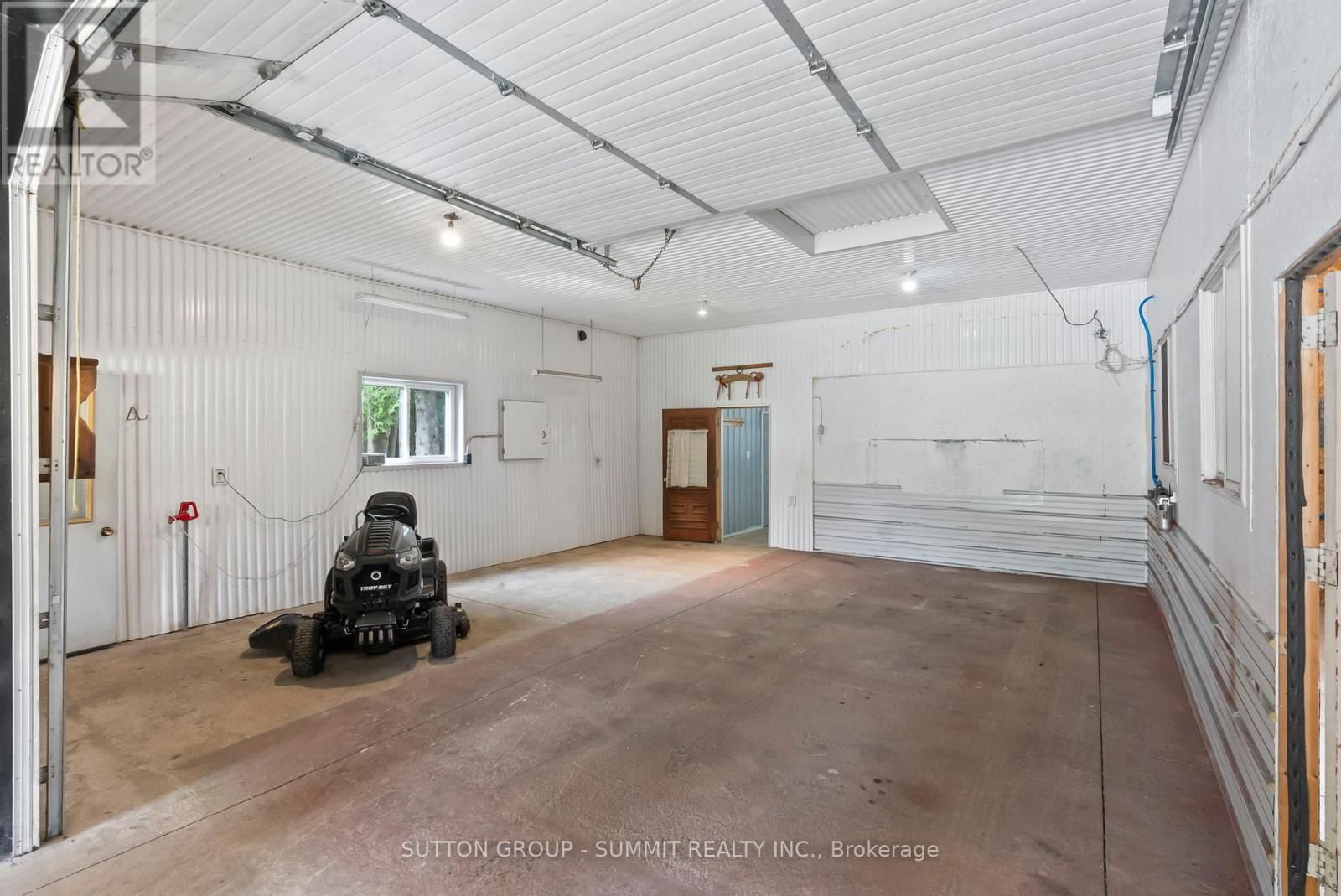 134 PAISLEY DRIVE Image 26