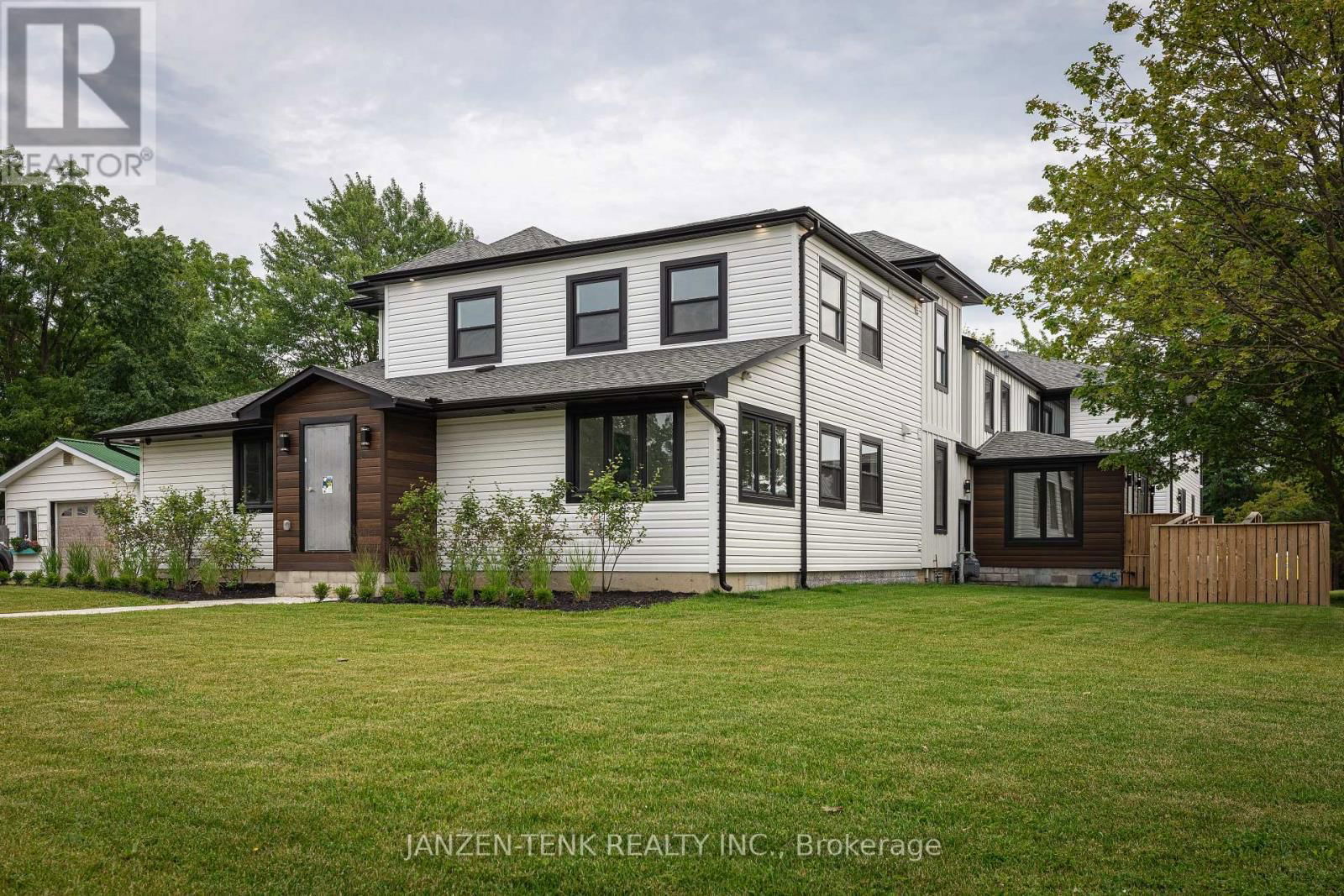 201 - 460 VICTORIA STREET Image 1