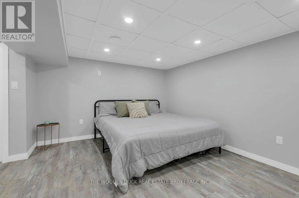 285 KENT STREET Image 16