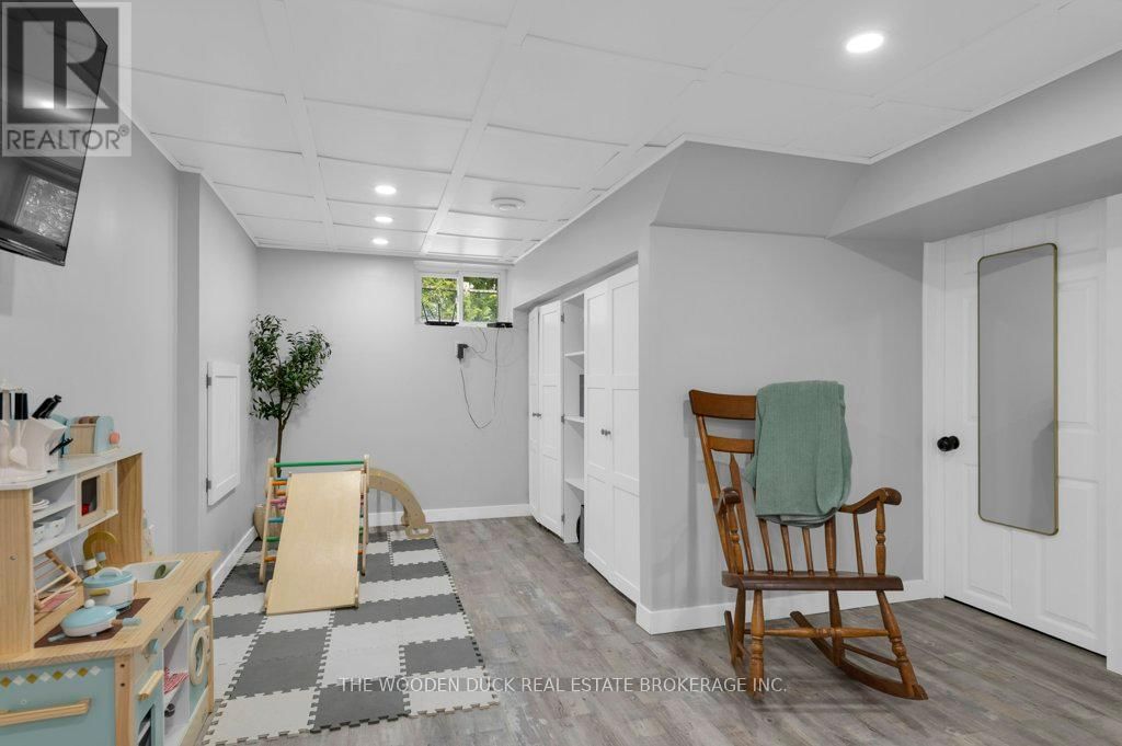 285 KENT STREET Image 17